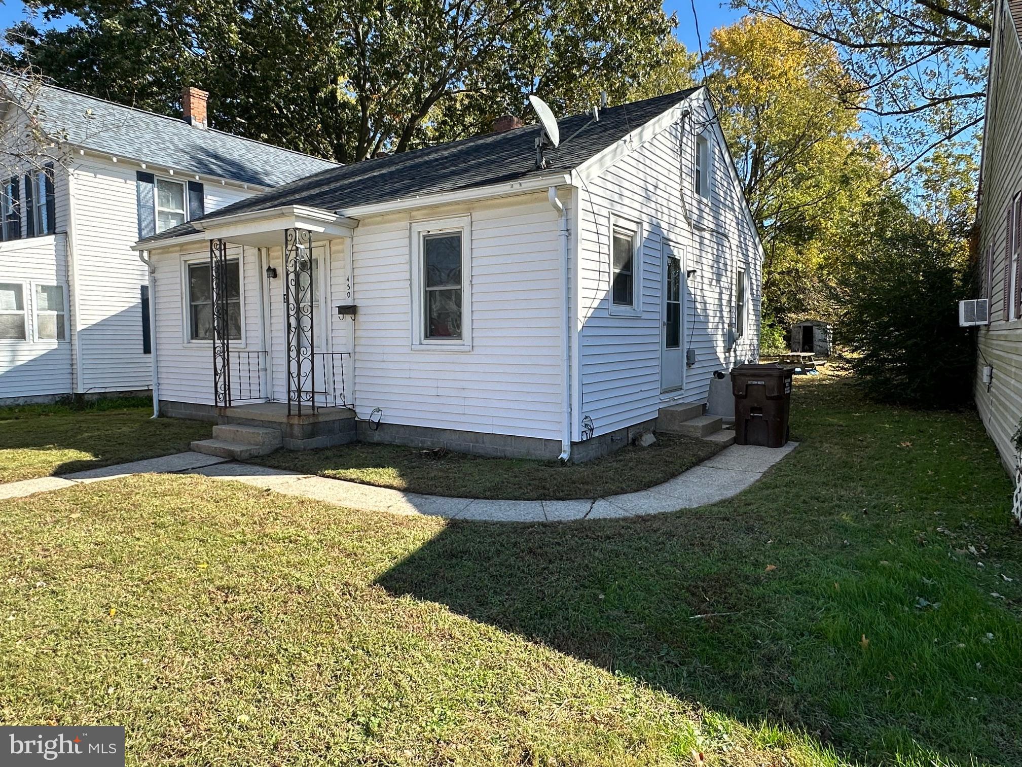 LEONARDS LANE - Residential