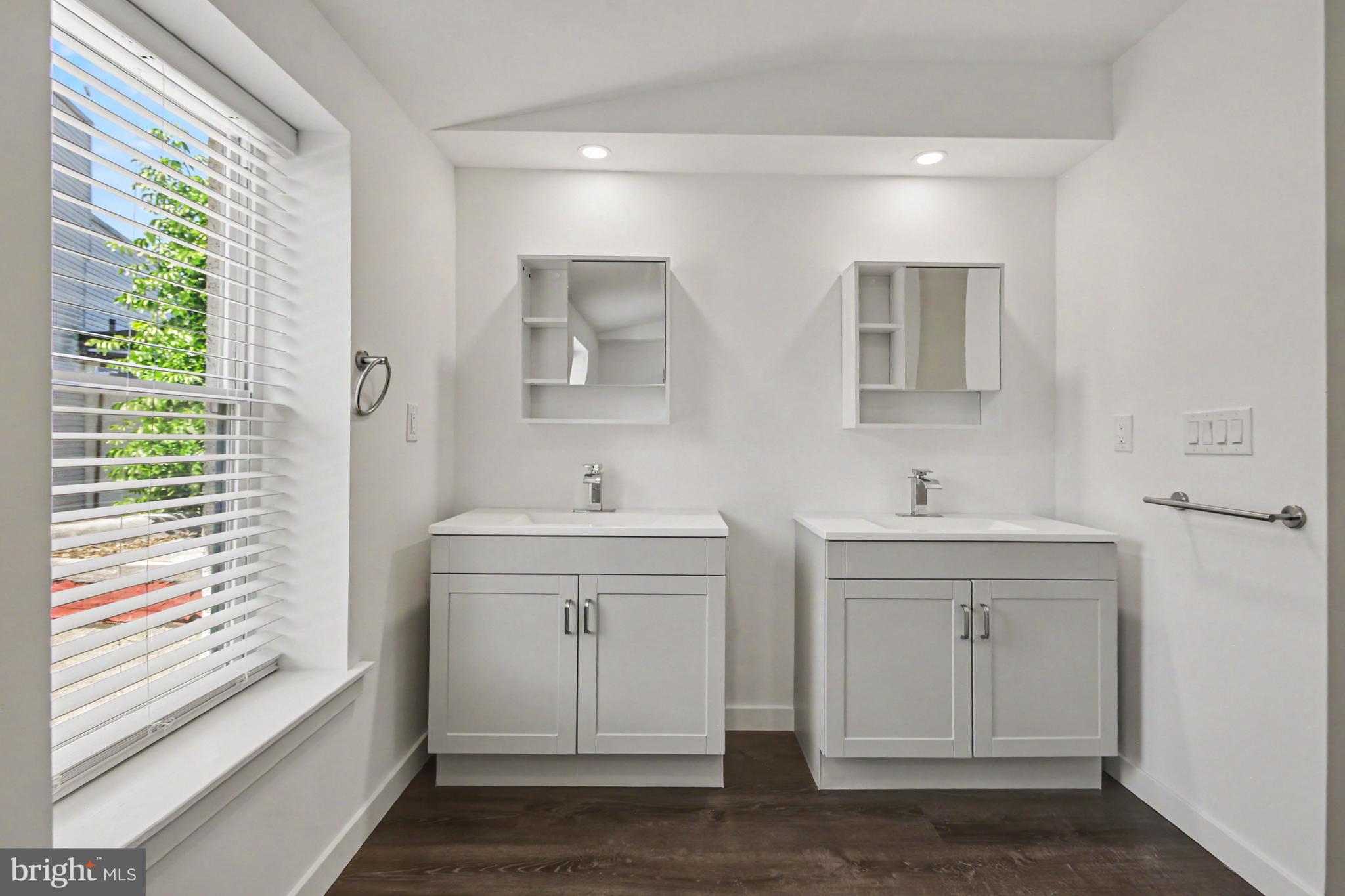 EAST FALLS - Residential