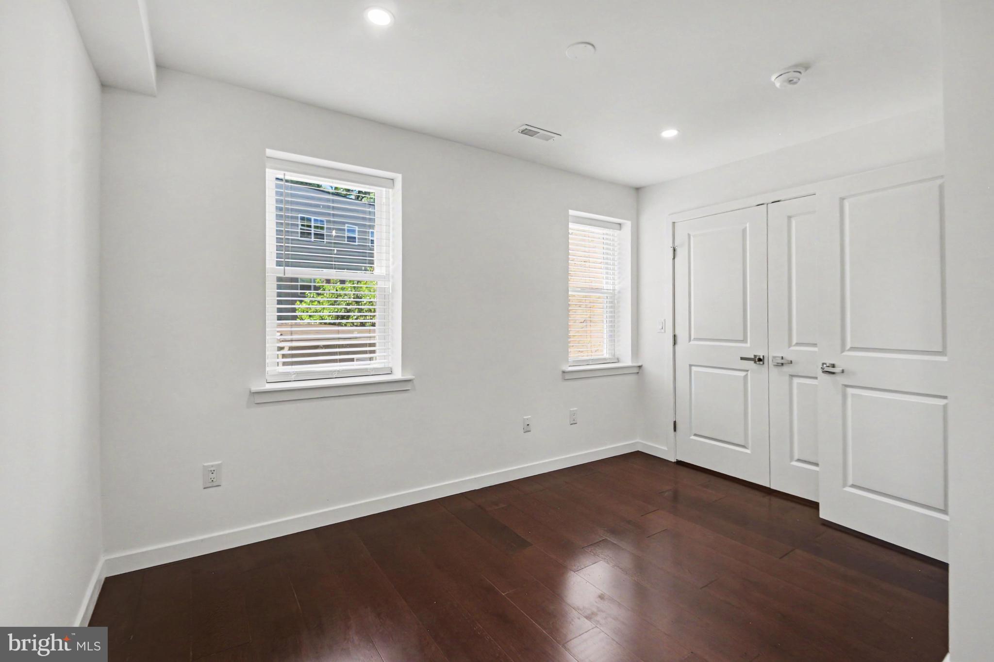 EAST FALLS - Residential