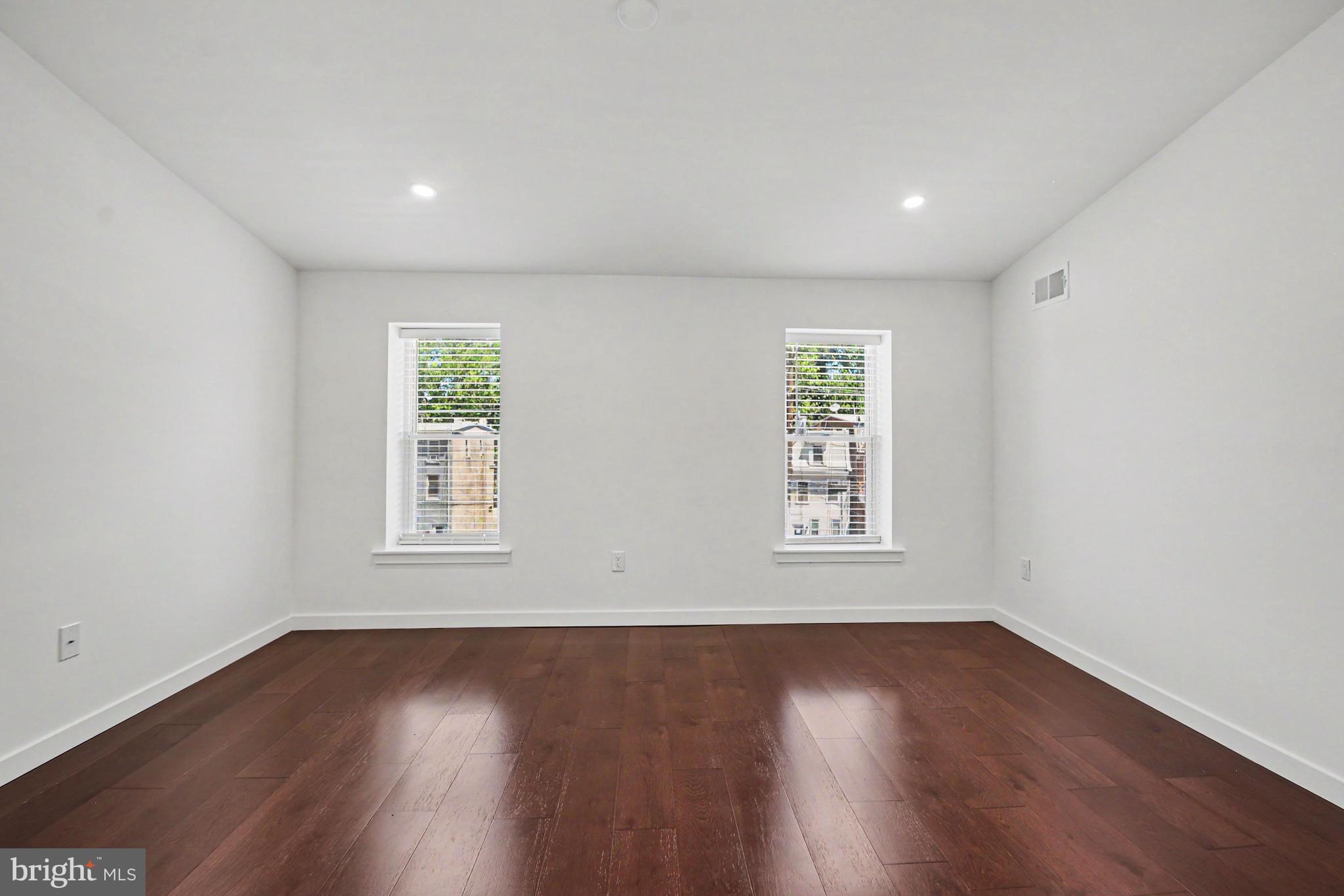 EAST FALLS - Residential