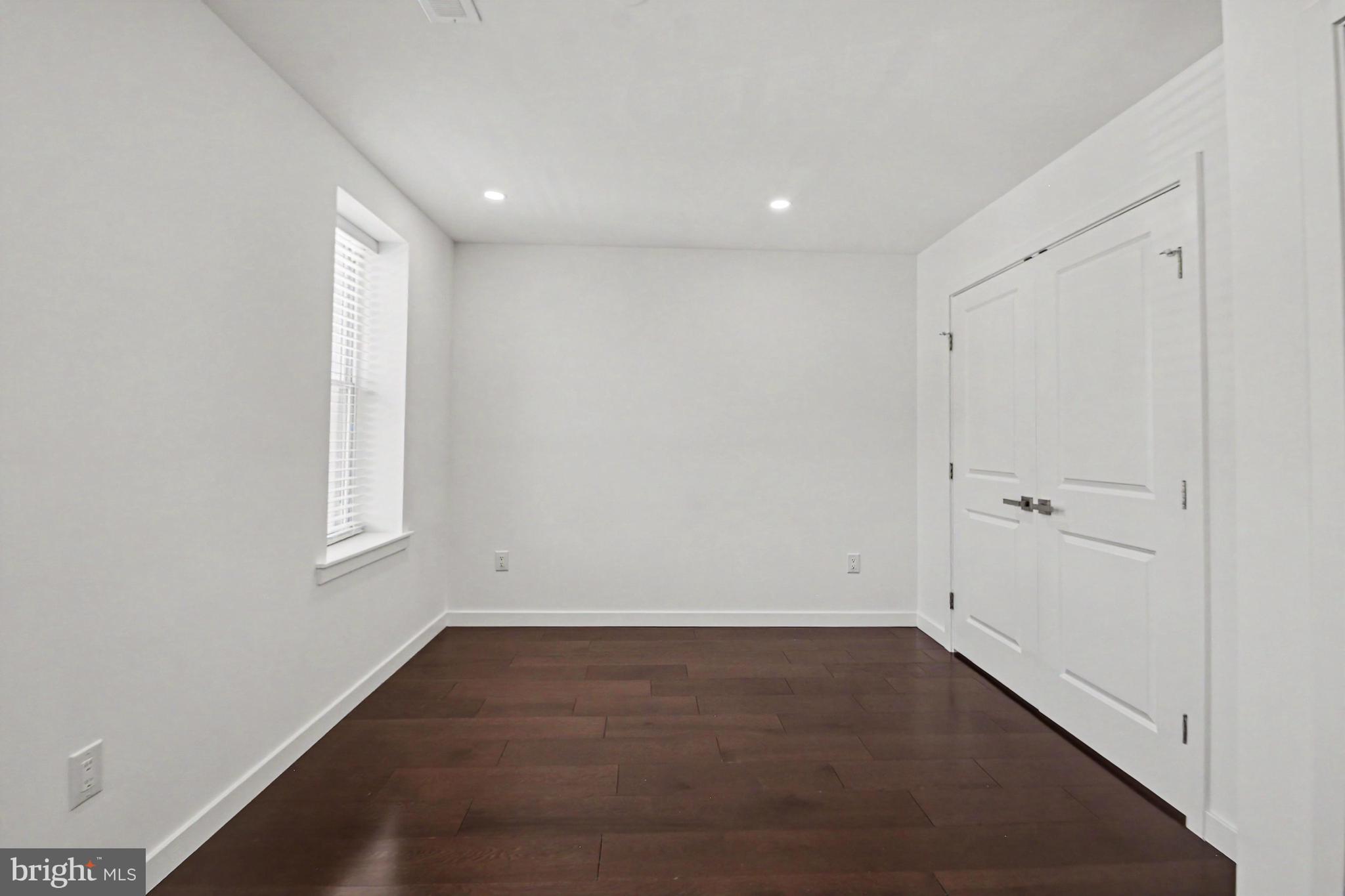 EAST FALLS - Residential
