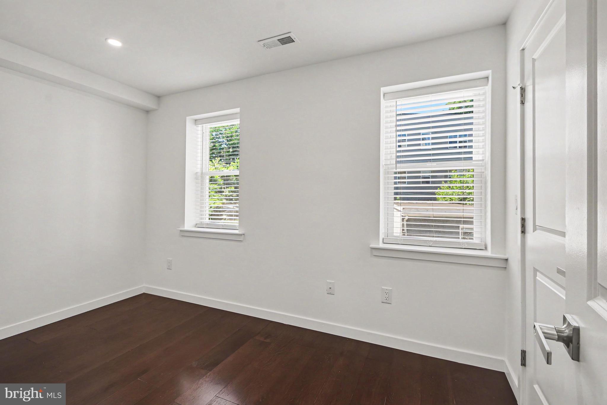 EAST FALLS - Residential