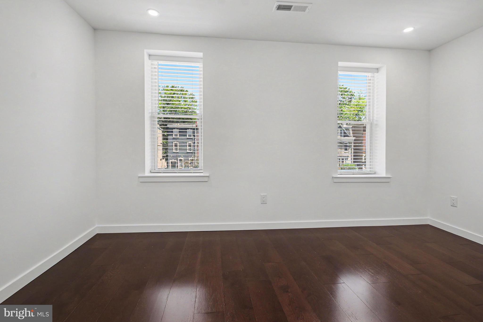 EAST FALLS - Residential