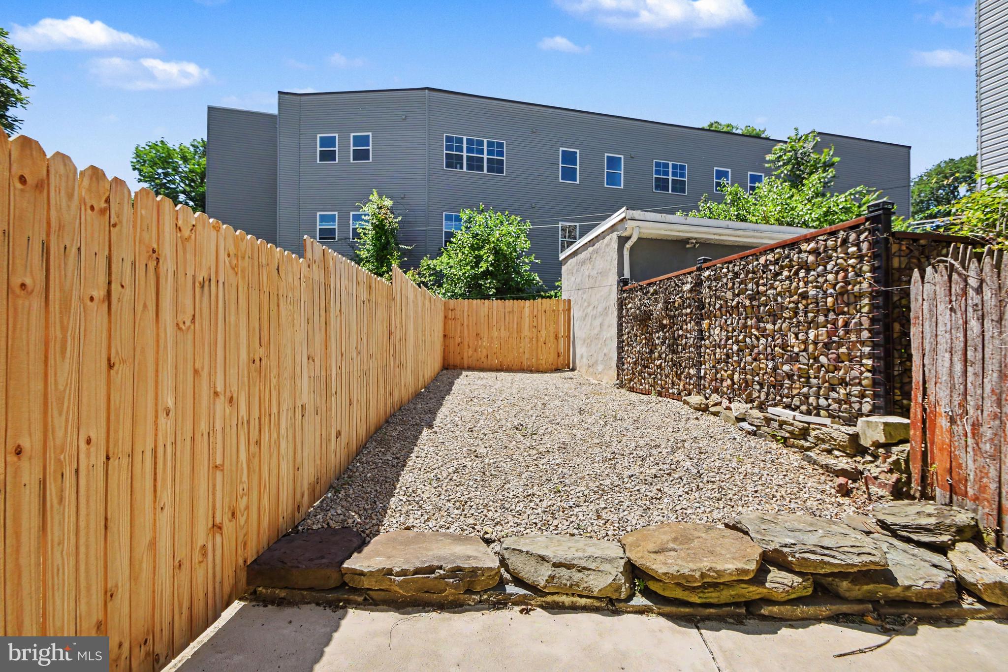 EAST FALLS - Residential