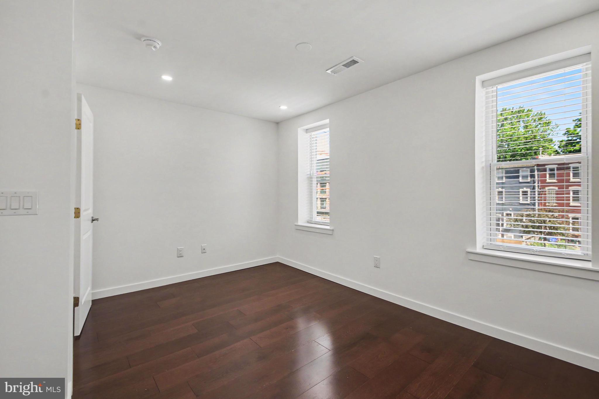 EAST FALLS - Residential