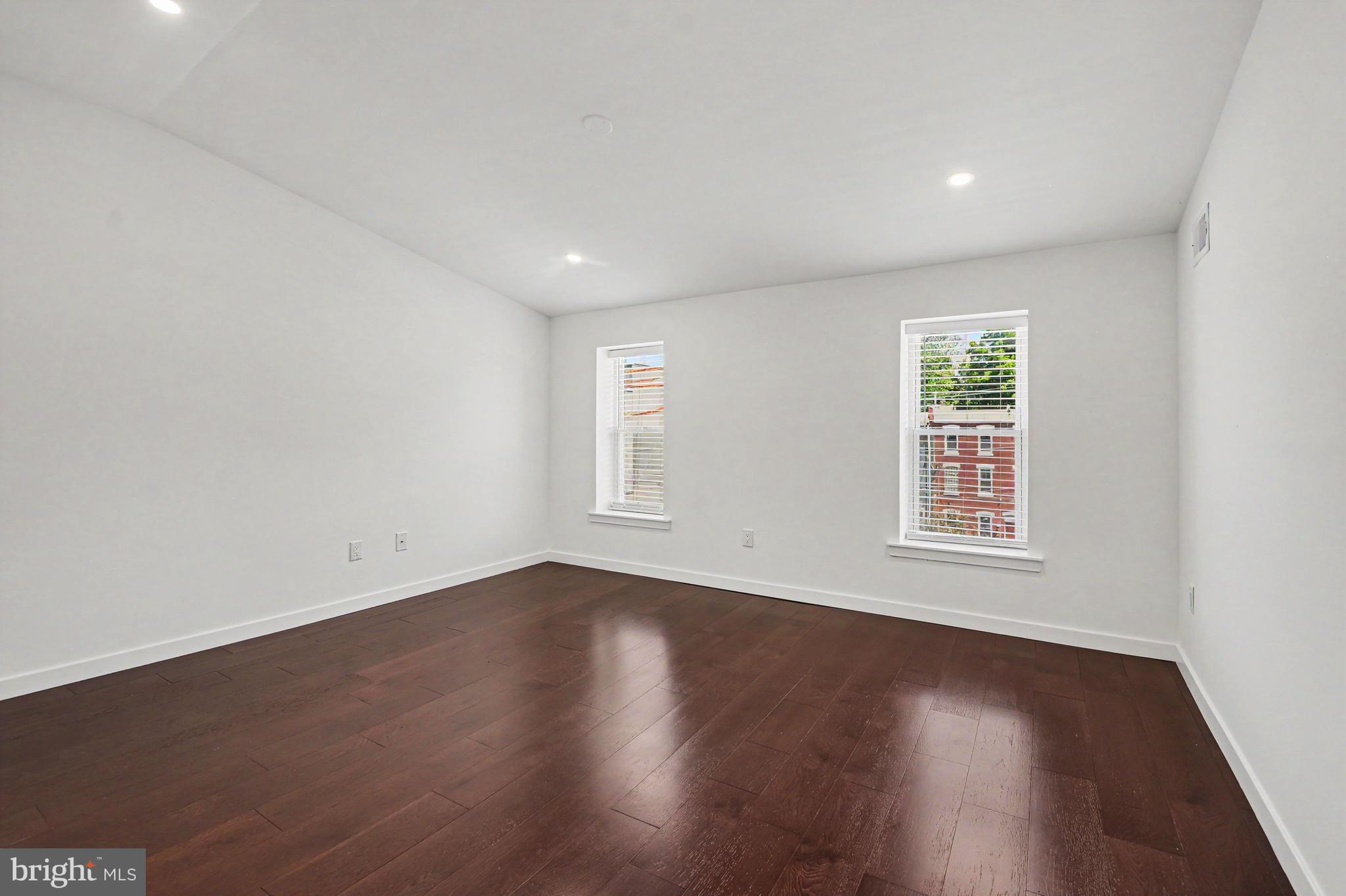 EAST FALLS - Residential