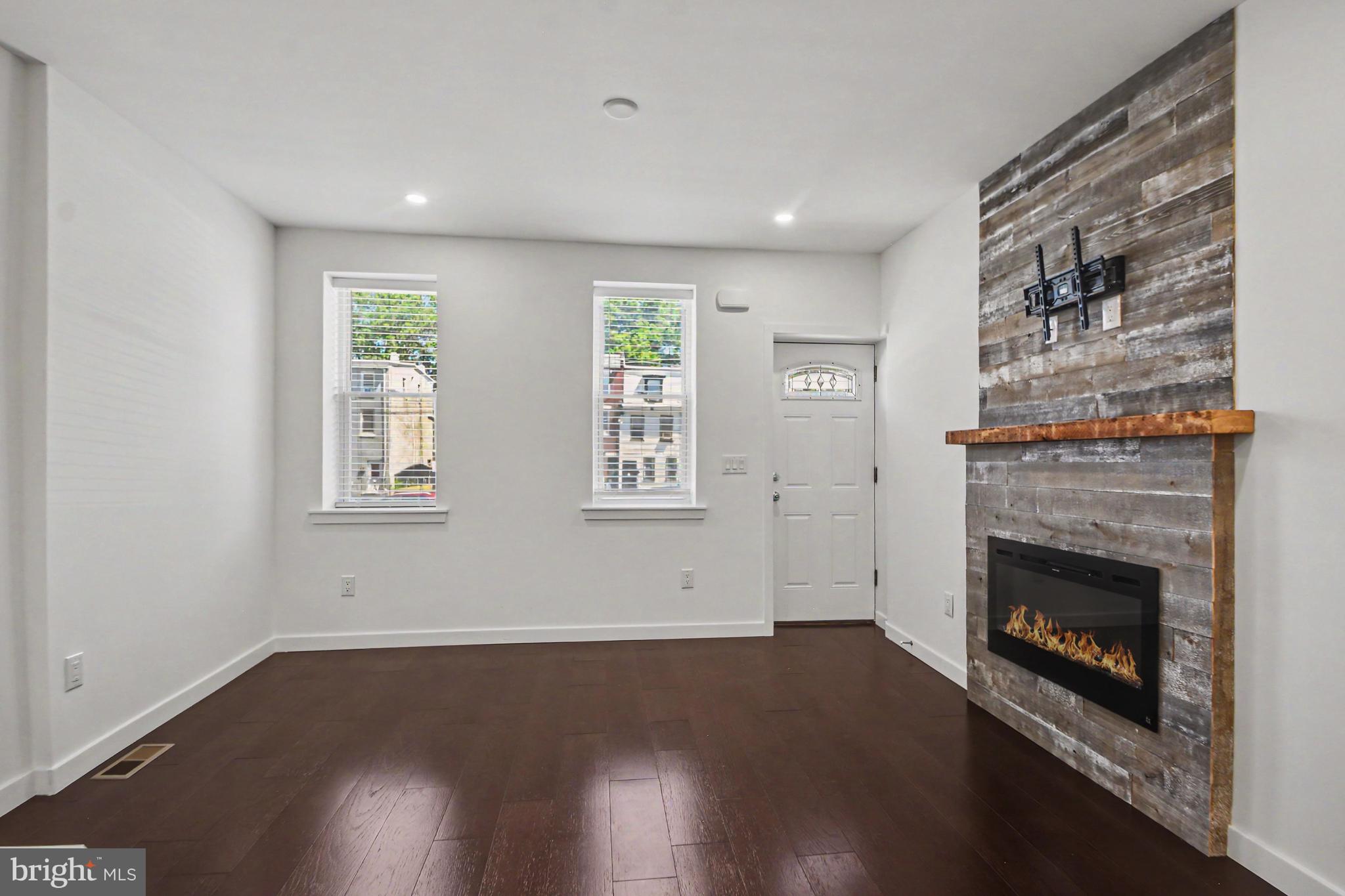 EAST FALLS - Residential