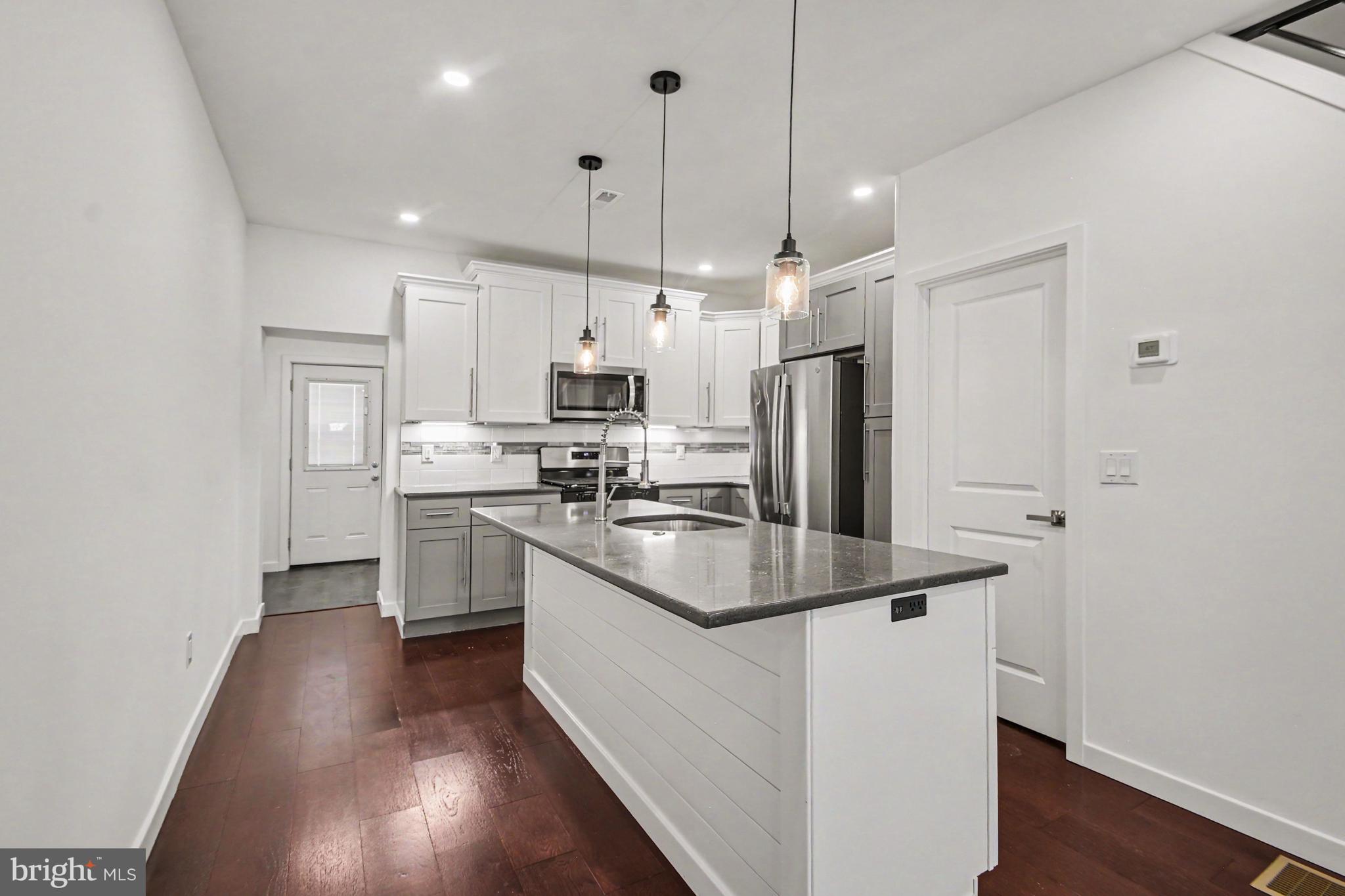EAST FALLS - Residential