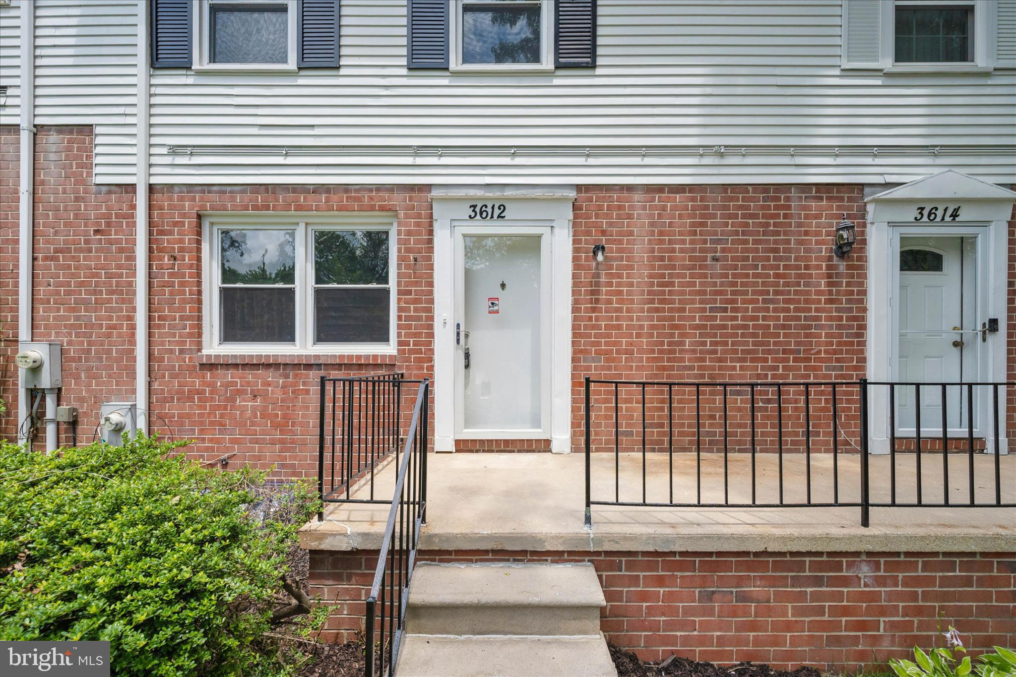 DOUBLE ROCK TOWNHOUSES - Residential
