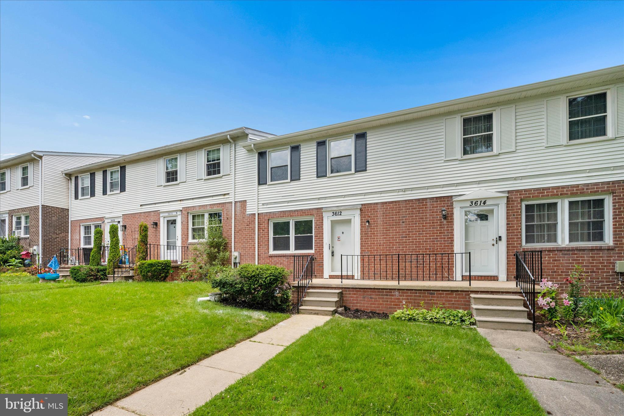 DOUBLE ROCK TOWNHOUSES - Residential