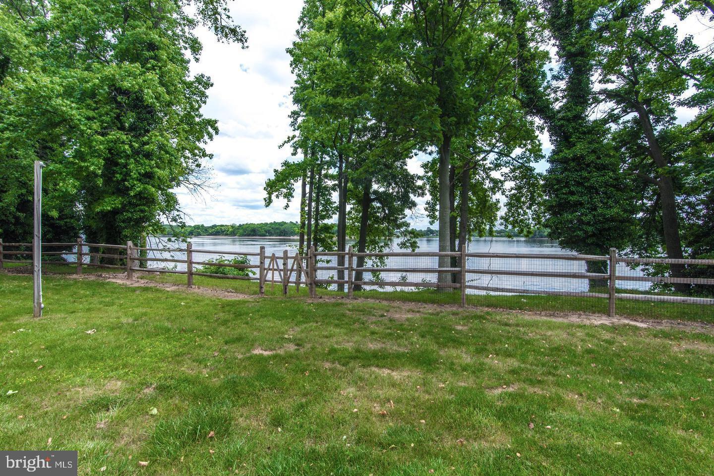 DELAIRE LANDING - Residential