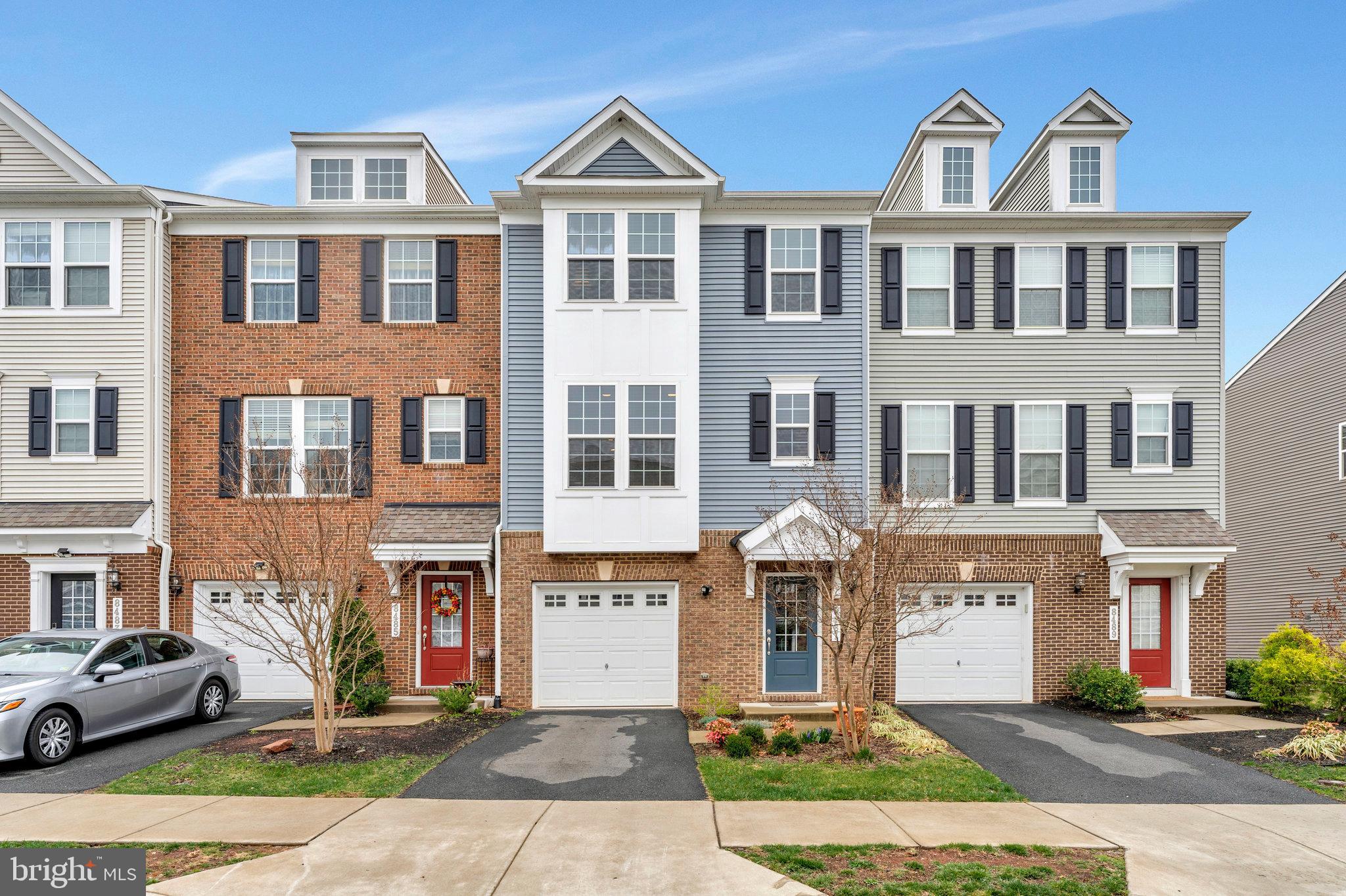 Come out check this Beautiful Townhome in heart of Manassas. Great place to entertain and enjoy the family activities. Close to Restaurants, Entertainments and Shoppings and commuter services including VRE, Open floor plan with kitchen in between living and dining. Lower level has Full bath. Great neighbors.