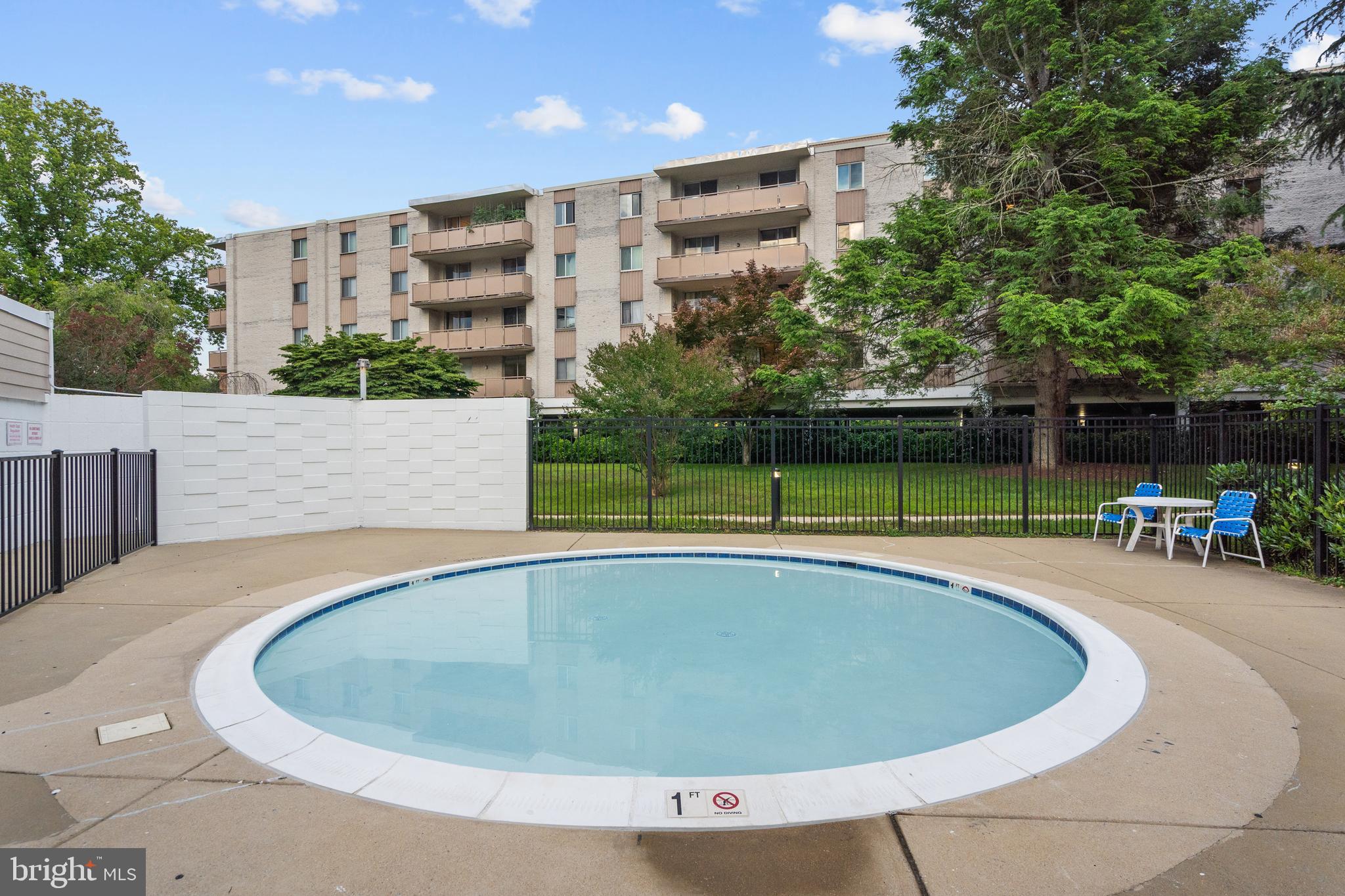 LAKESIDE TERRACE - Residential
