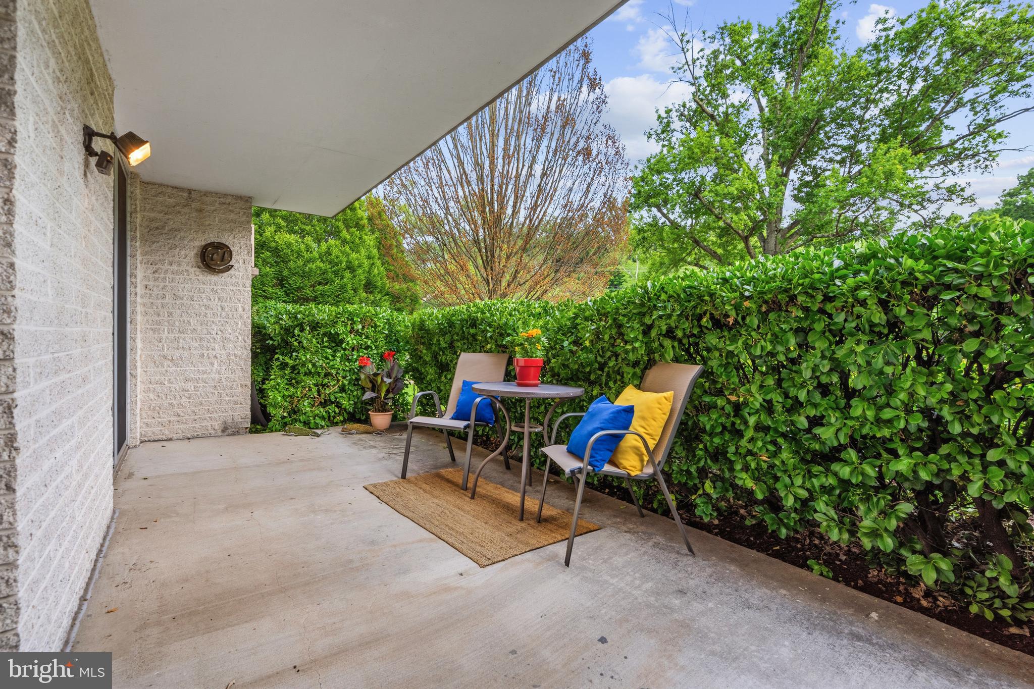 LAKESIDE TERRACE - Residential