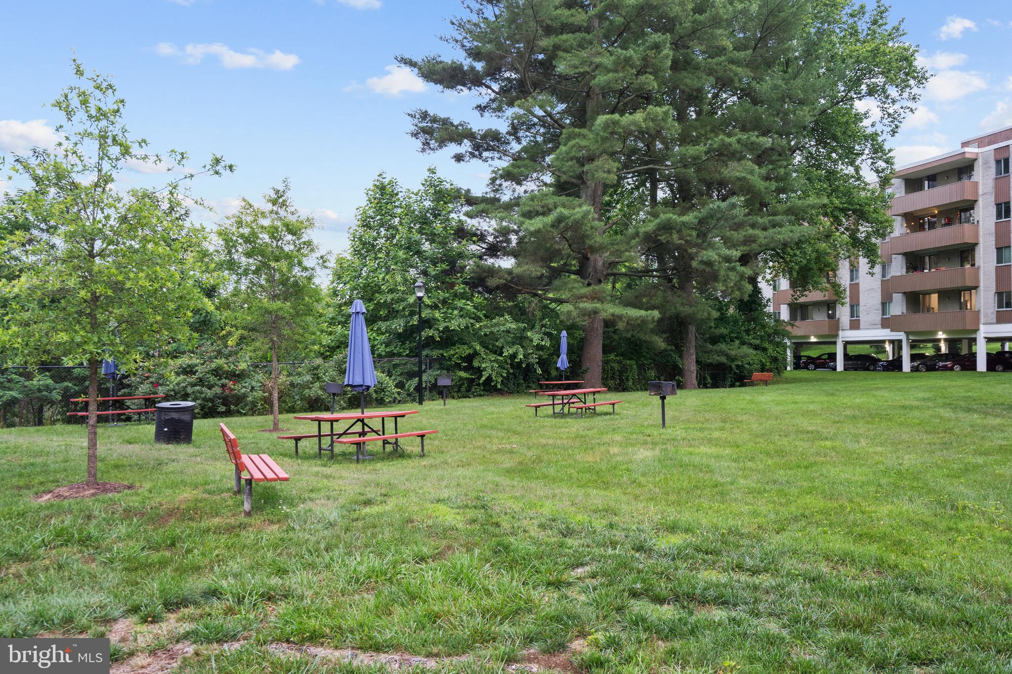 LAKESIDE TERRACE - Residential