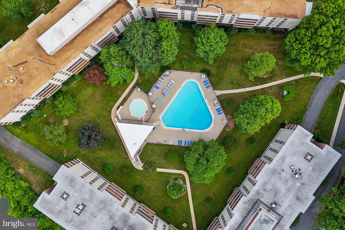 LAKESIDE TERRACE - Residential