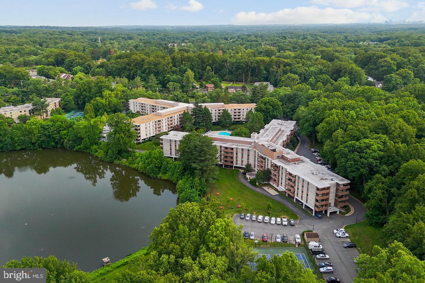 LAKESIDE TERRACE - Residential