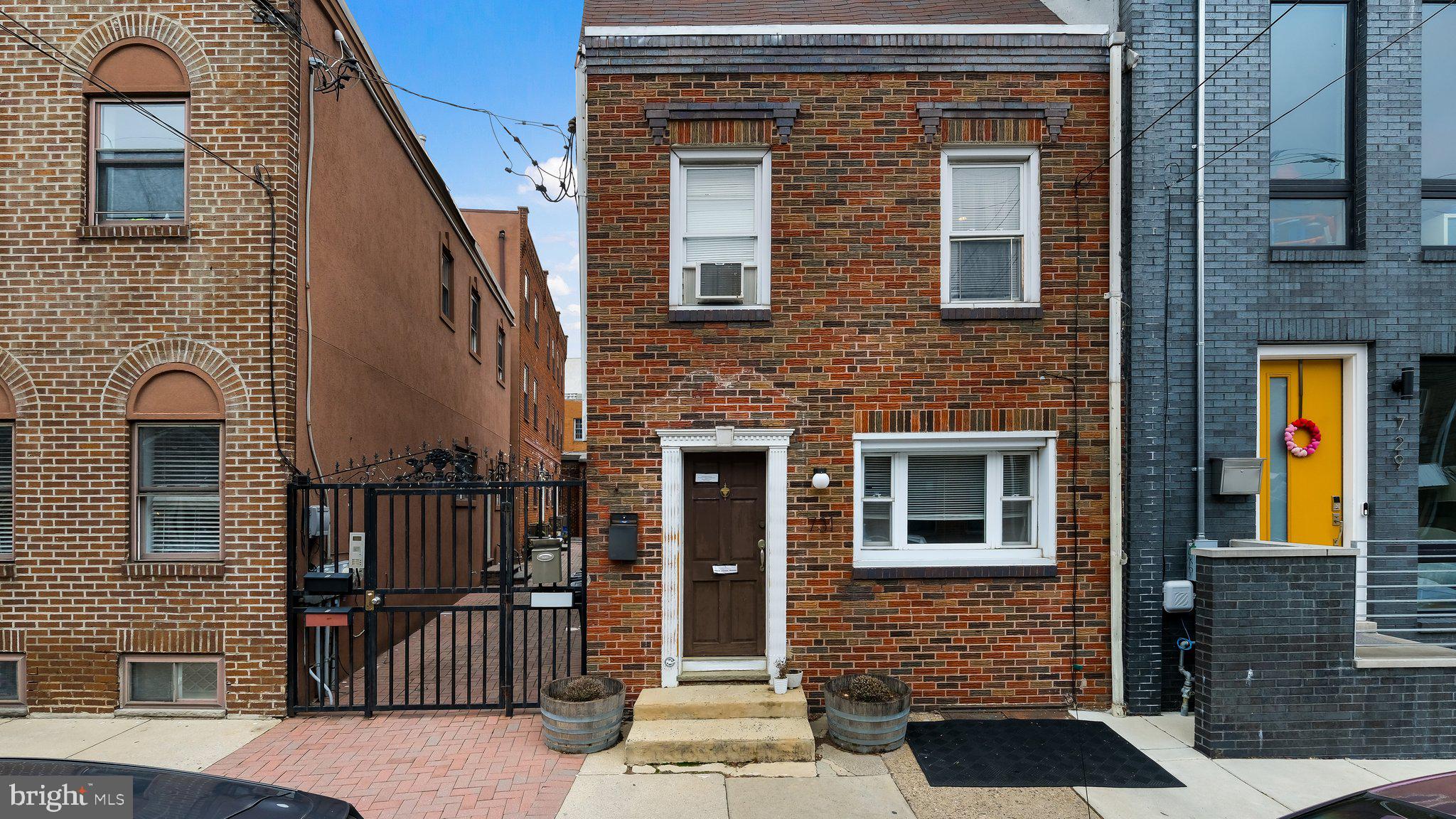 Welcome to 731 Carpenter Street in the lovely neighborhood of Bella Vista.  Now is your opportunity to rent a unique property on a fabulous Street in an amazing neighborhood! Perfect Little Rowhome with an Enormous fenced in backyard, perfect for entertaining.......1 Block away from the Italian Market and all the trendy restaurants and venues that South Philly has to offer! A one-of-a-kind rental opportunity! Vacant and easy to show!