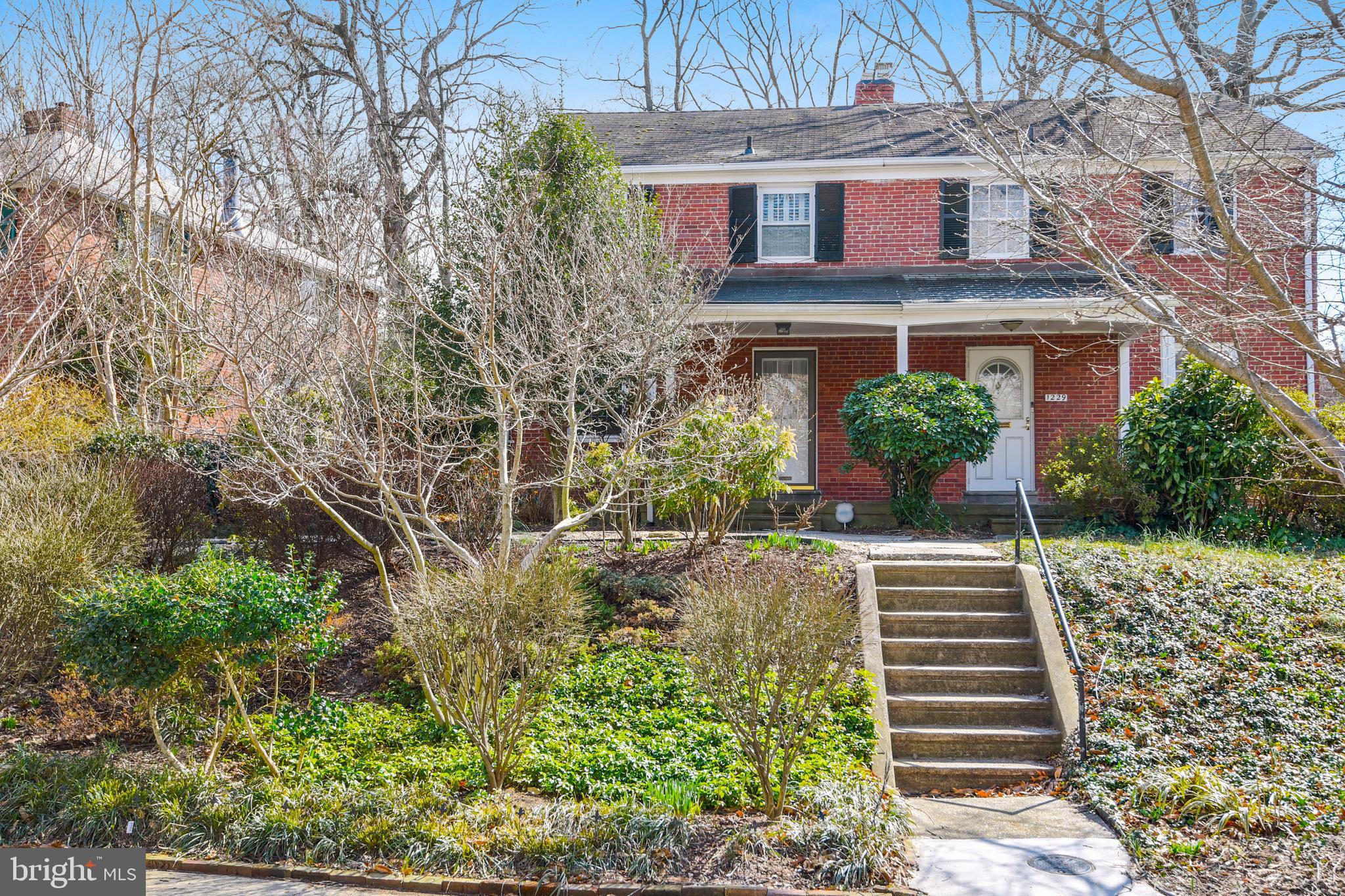 WONDERFUL 3 BR TOWNHOME, WOODED LOT, BACKS TO TREES, 3 FINISHED LEVELS, LARGE ROOM SIZES , HARDWOOD FLOORS , SEPARATE LIVING ROOM & DINING ROOM, FINISHED LOWER LEVEL W/RECREATION ROOM & WALKOUT TO FENCED BACKYARD, PATIO!!! SCHEDULE YOUR SHOWING TODAY!!!