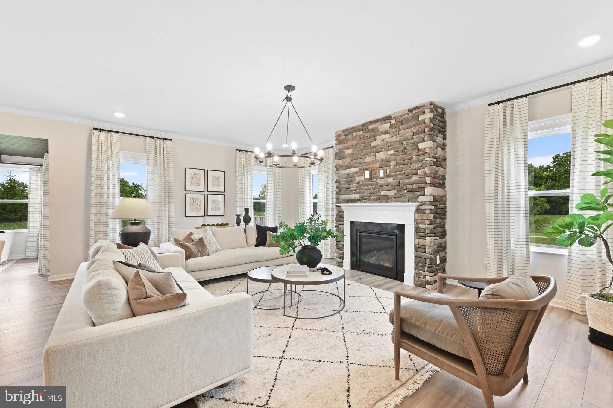 ABRAMS POINTE - Residential