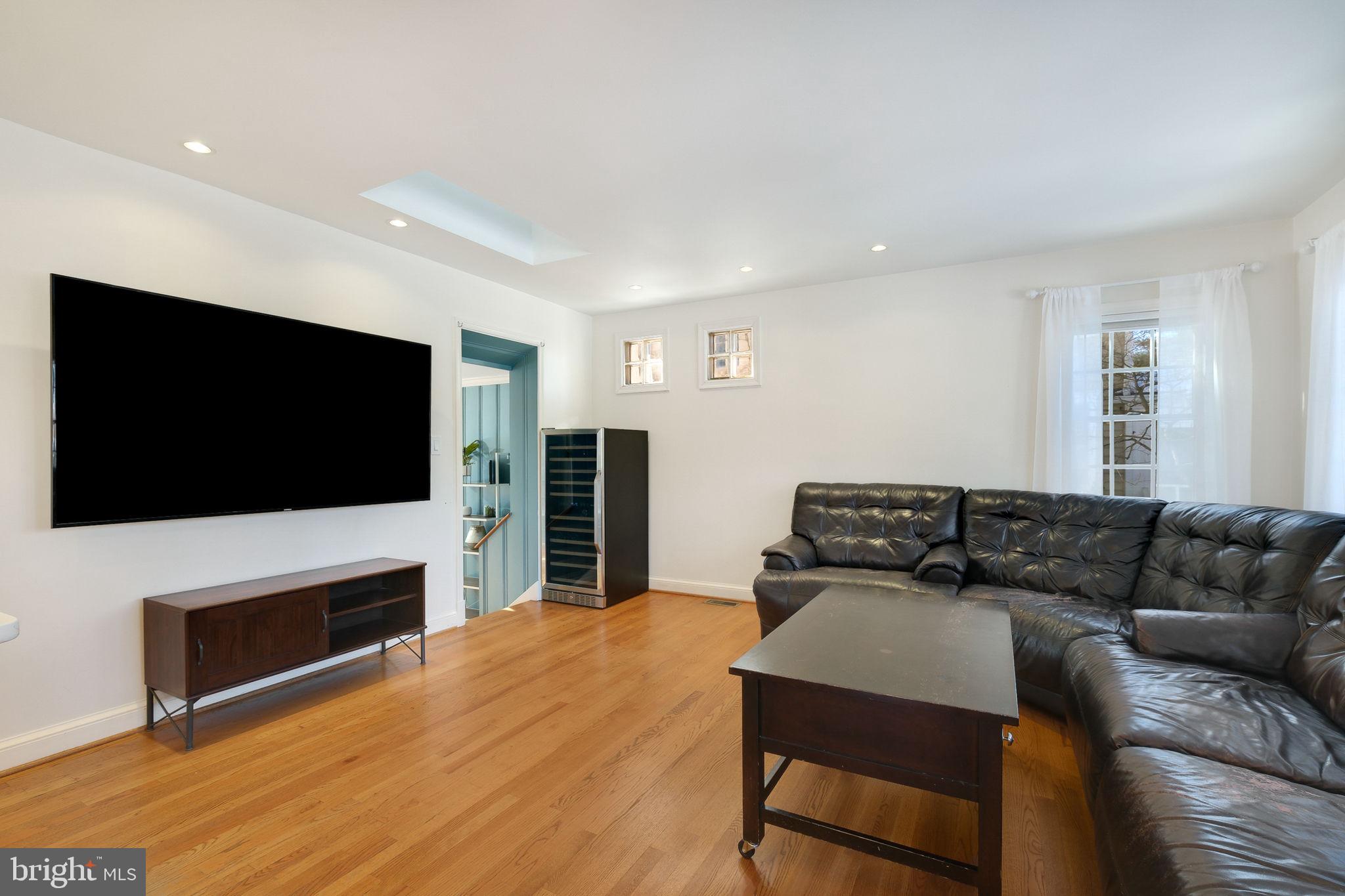 GREENWICH FOREST - Residential