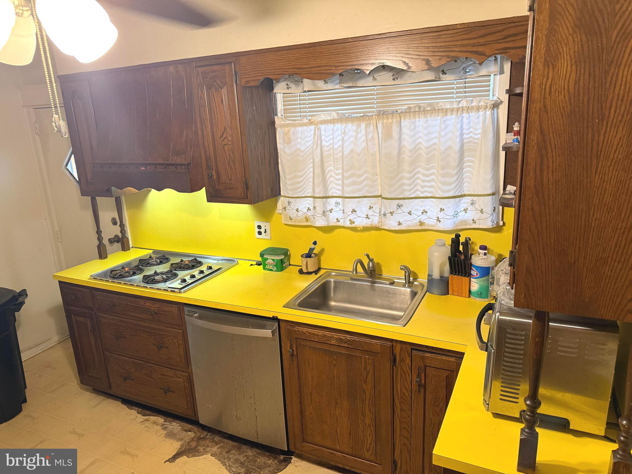 WEST OAK LANE - Residential
