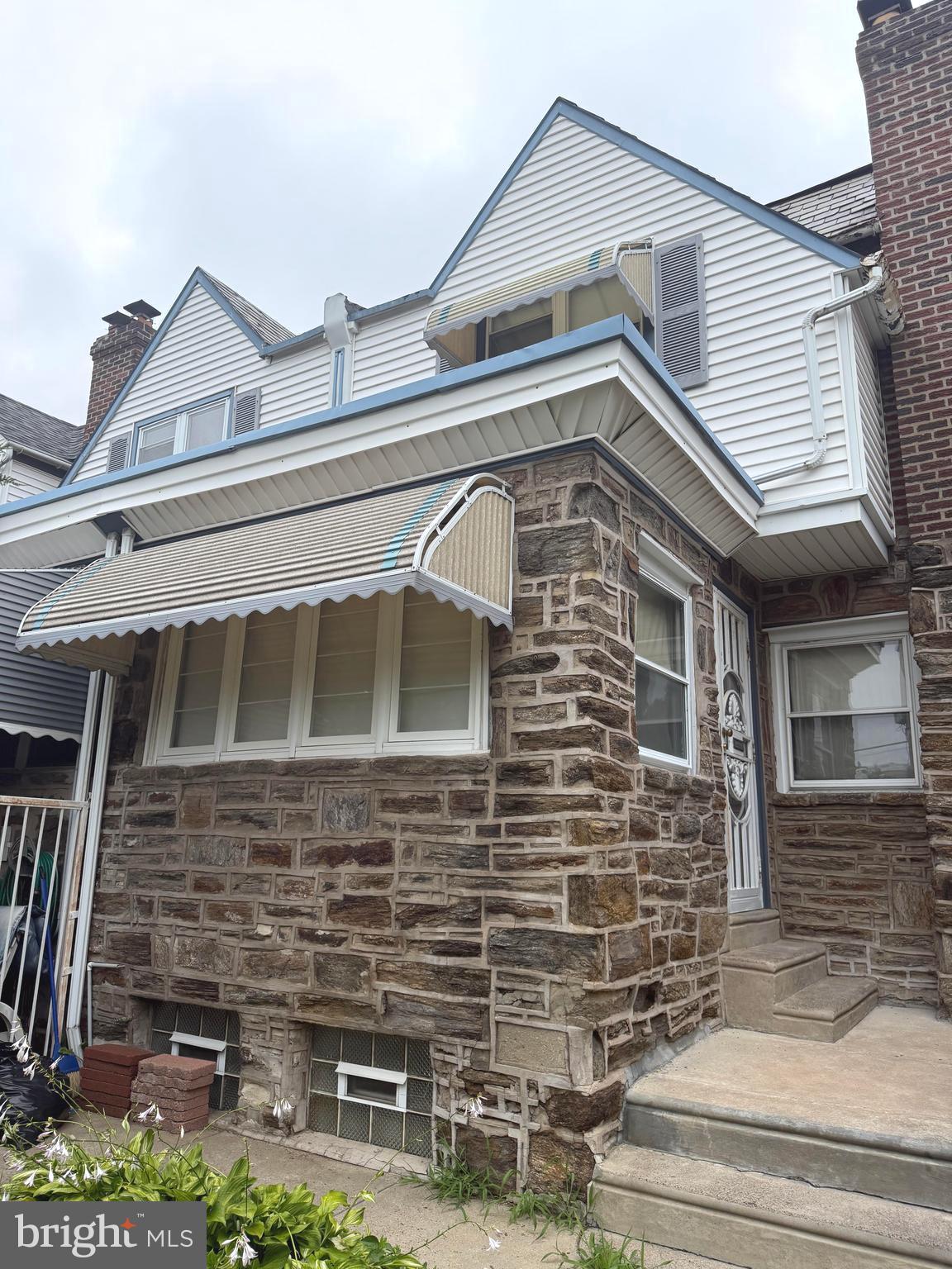 Estate Sale! Welcome to this 3 bed,1 bath straight thru in West Oak Lane . This home offers a spacious living room, formal dining room, and a functional layout with generously sized bedrooms. While the property could benefit from updating, it presents an excellent opportunity to customize and add value. Whether you're a first time buyer looking to create your dream home or an investor searching for your next project, the possibilities are endless. Conveniently situated near shopping, restaurants, schools, parks, public transportation, and major roadways, this property combines location with potential. Act quickly!