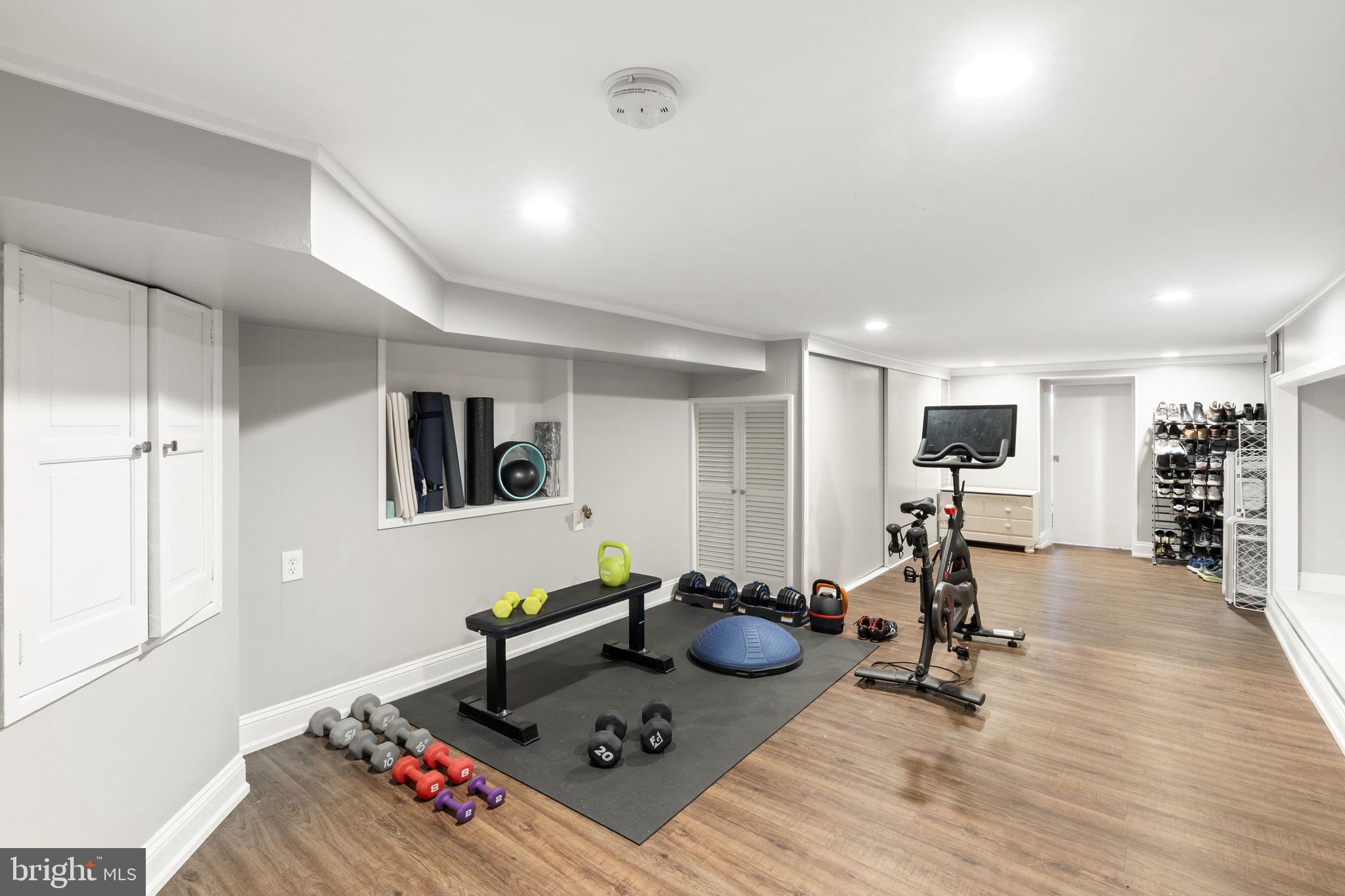 EAST FALLS - Residential