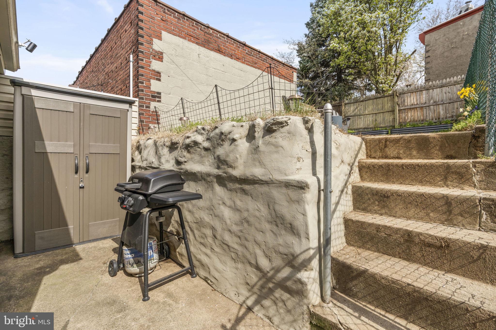 EAST FALLS - Residential