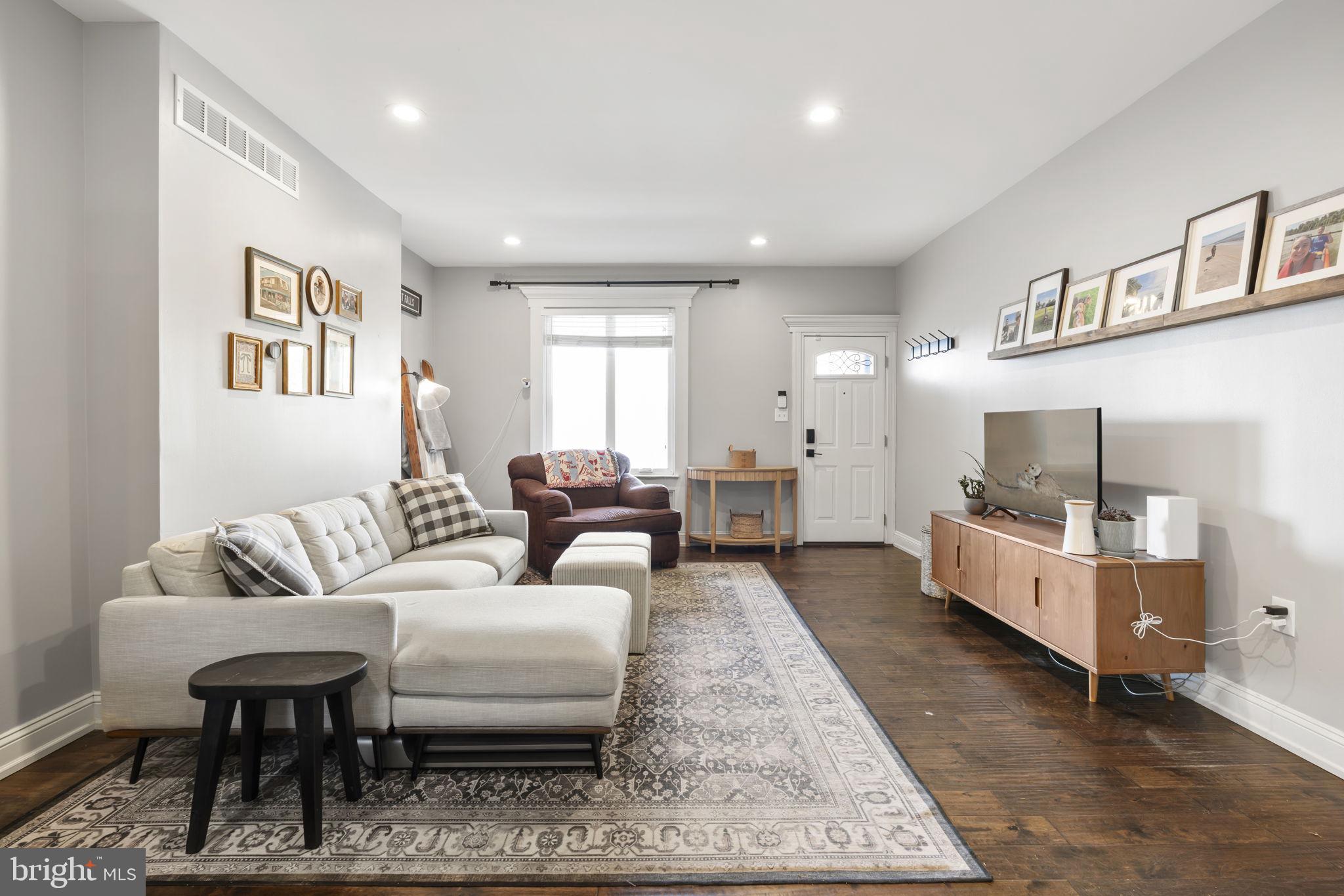EAST FALLS - Residential