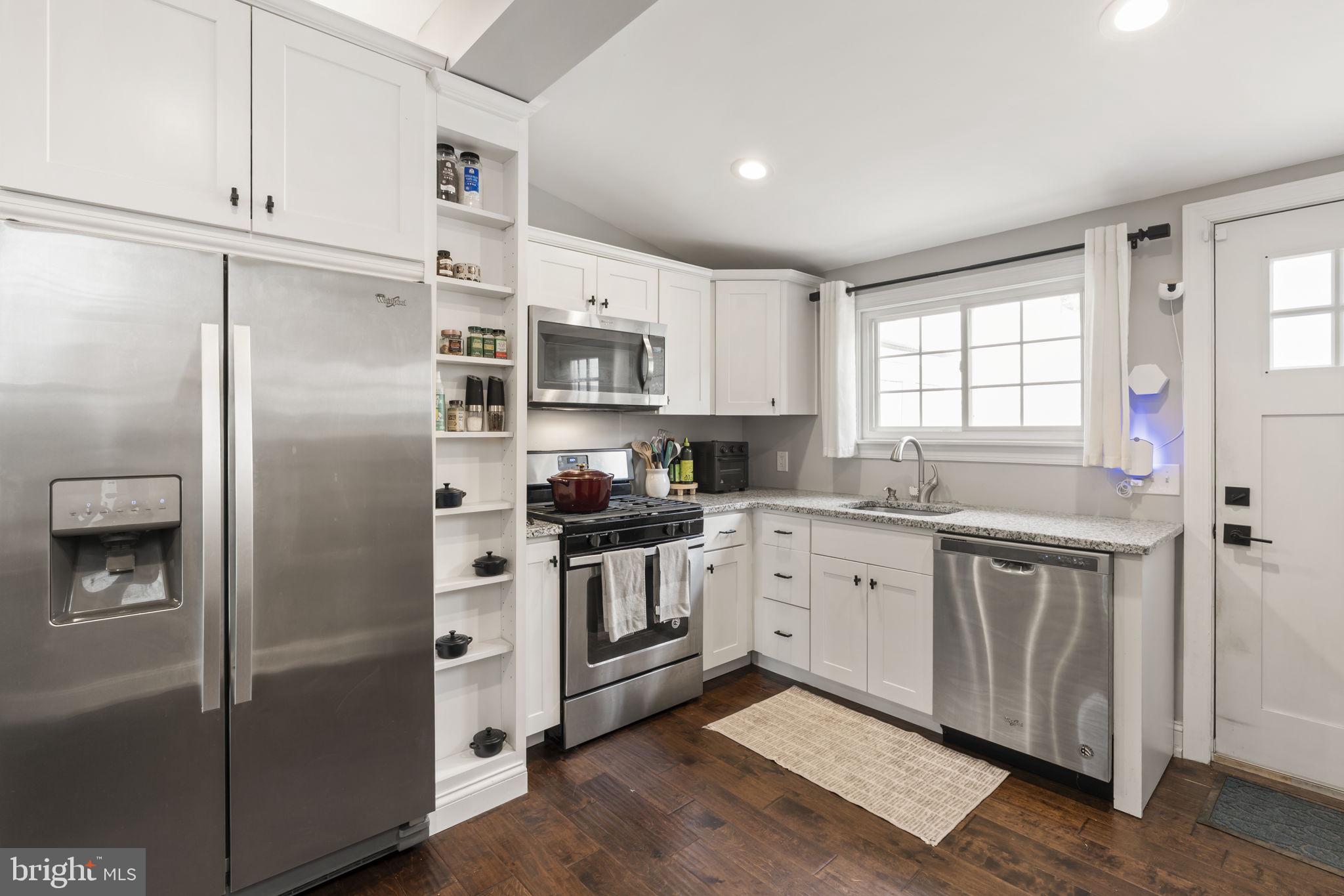 EAST FALLS - Residential