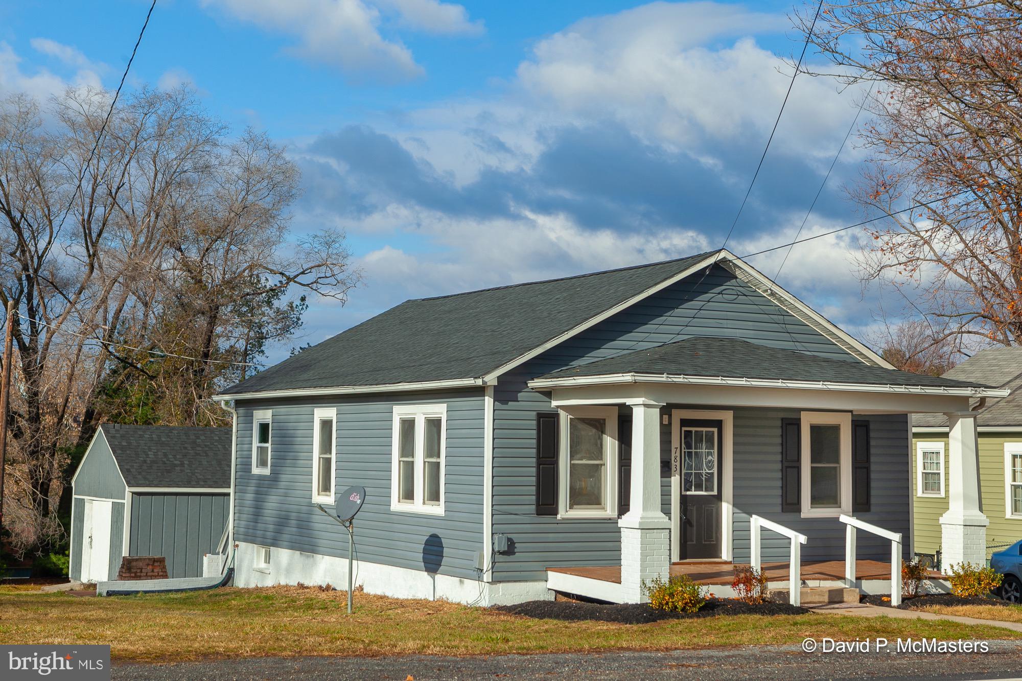 Amazing opportunity to own a single family in great location under $300K.