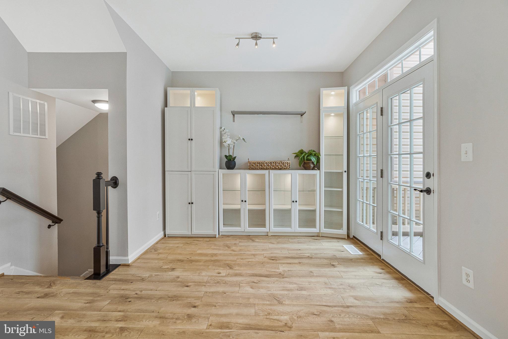WELLESLEY - Residential