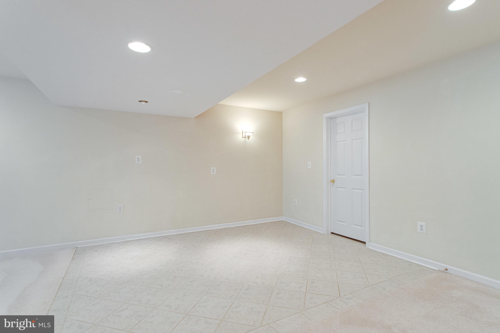 LAUREL HILL LANDBAY - Residential Lease