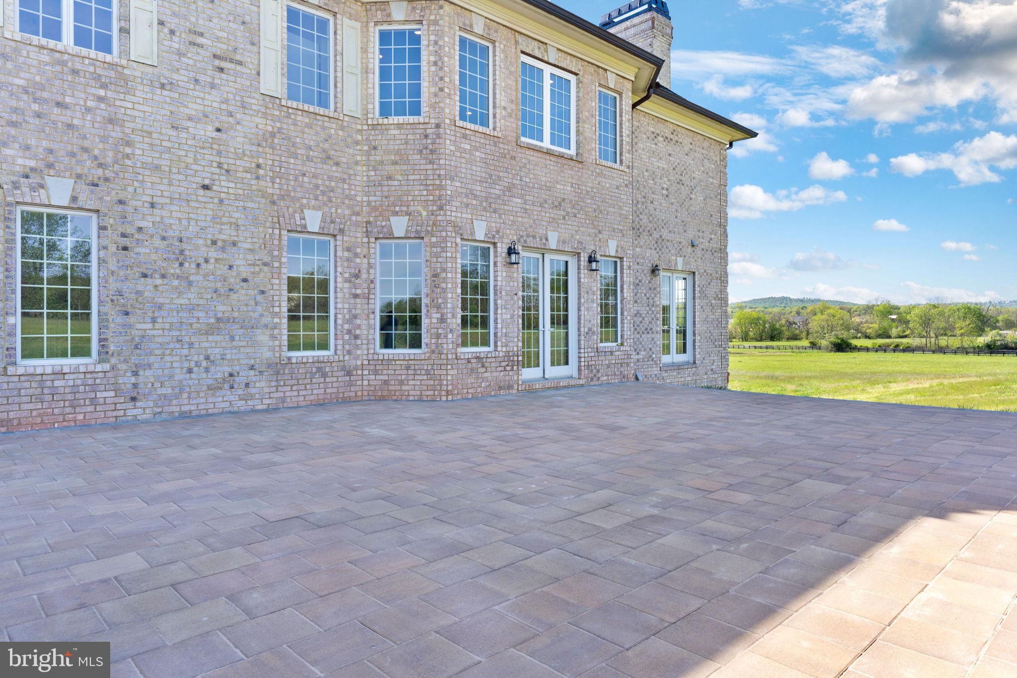 LEE'S CROSSING - Residential