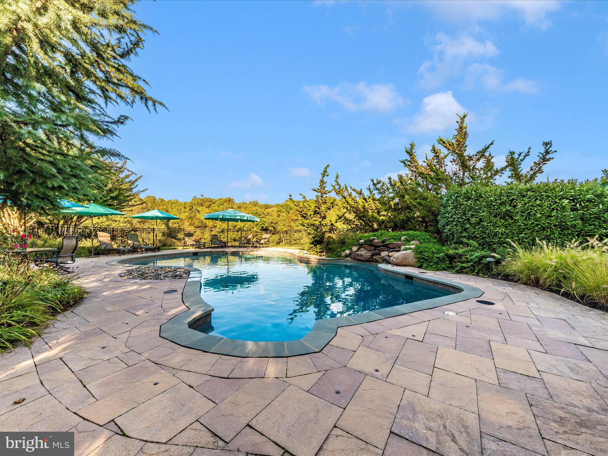 LAYTONSVILLE OUTSIDE - Residential