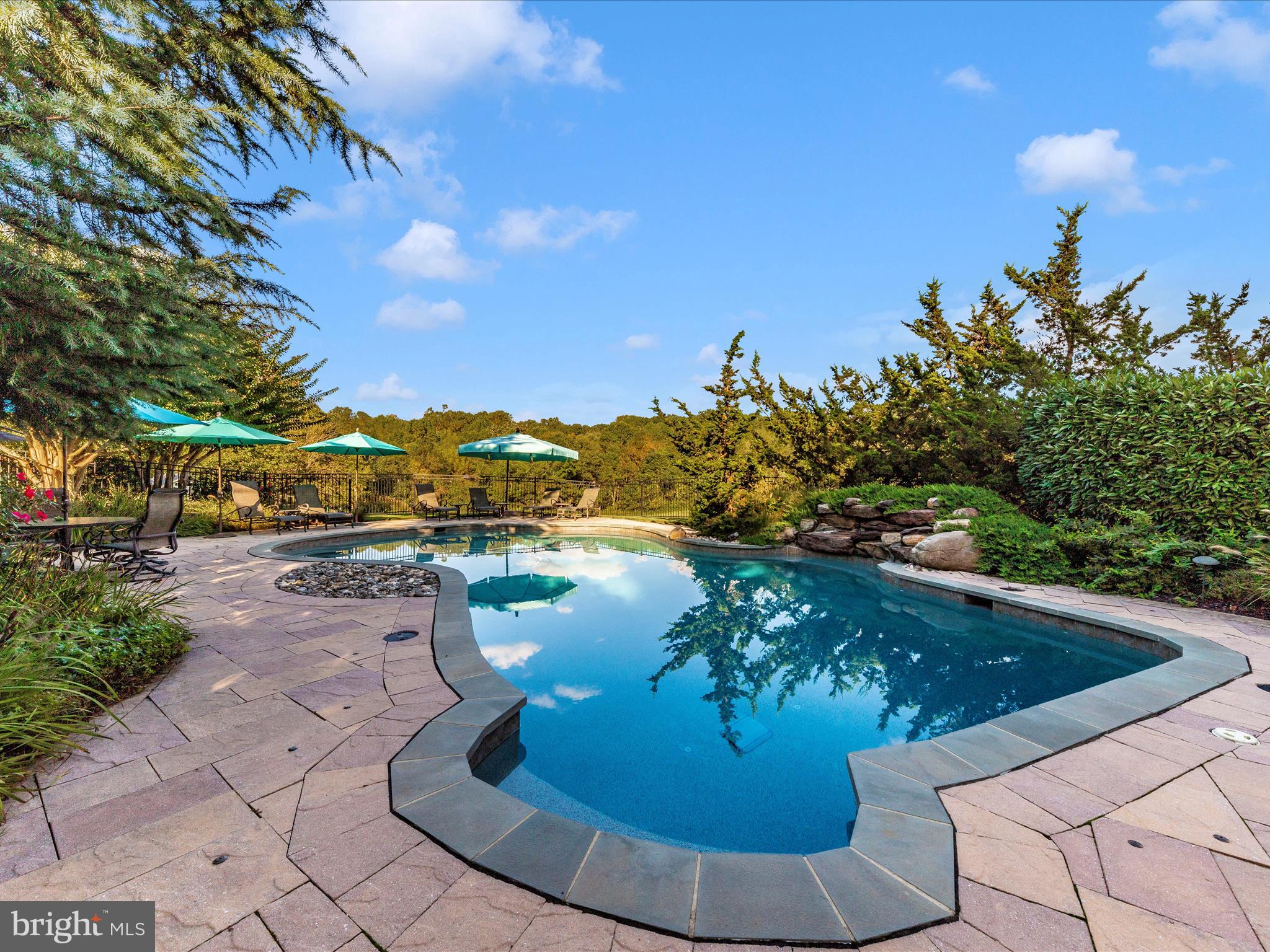 LAYTONSVILLE OUTSIDE - Residential