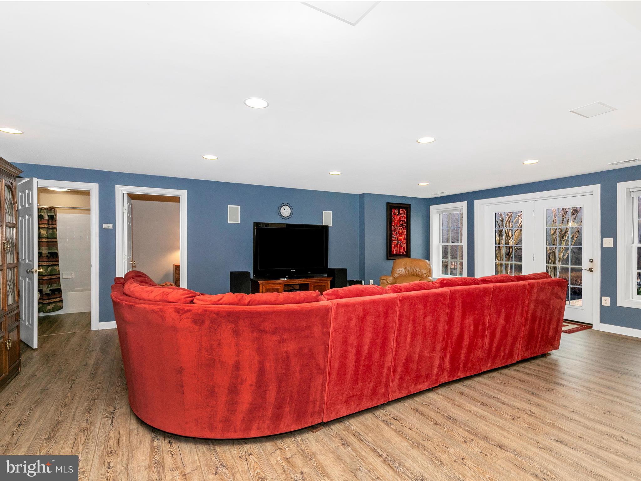 LAYTONSVILLE OUTSIDE - Residential