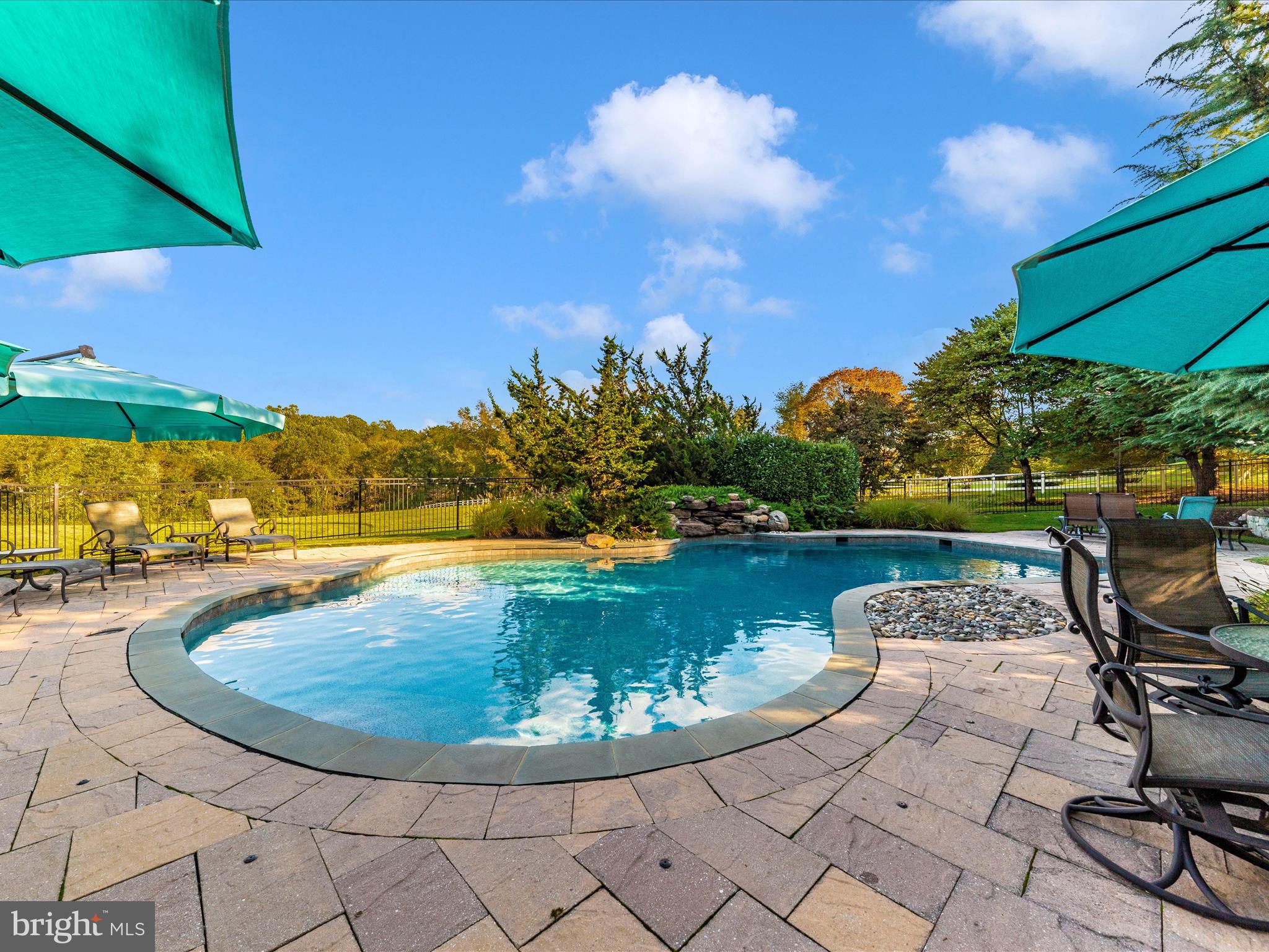 LAYTONSVILLE OUTSIDE - Residential