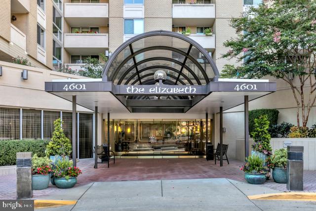 THE ELIZABETH - Residential Lease