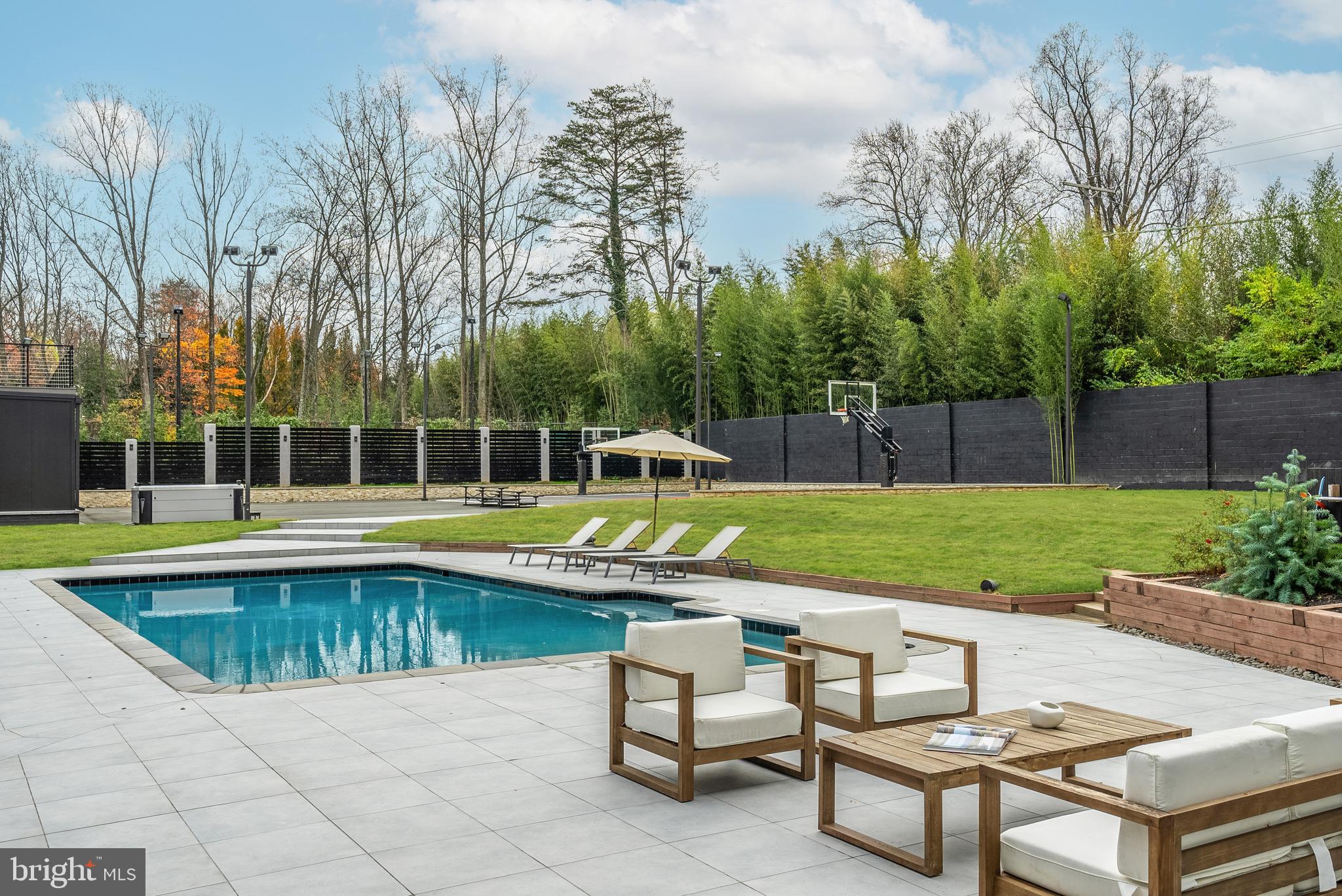 PT ROCKVILLE OUT RES - Residential