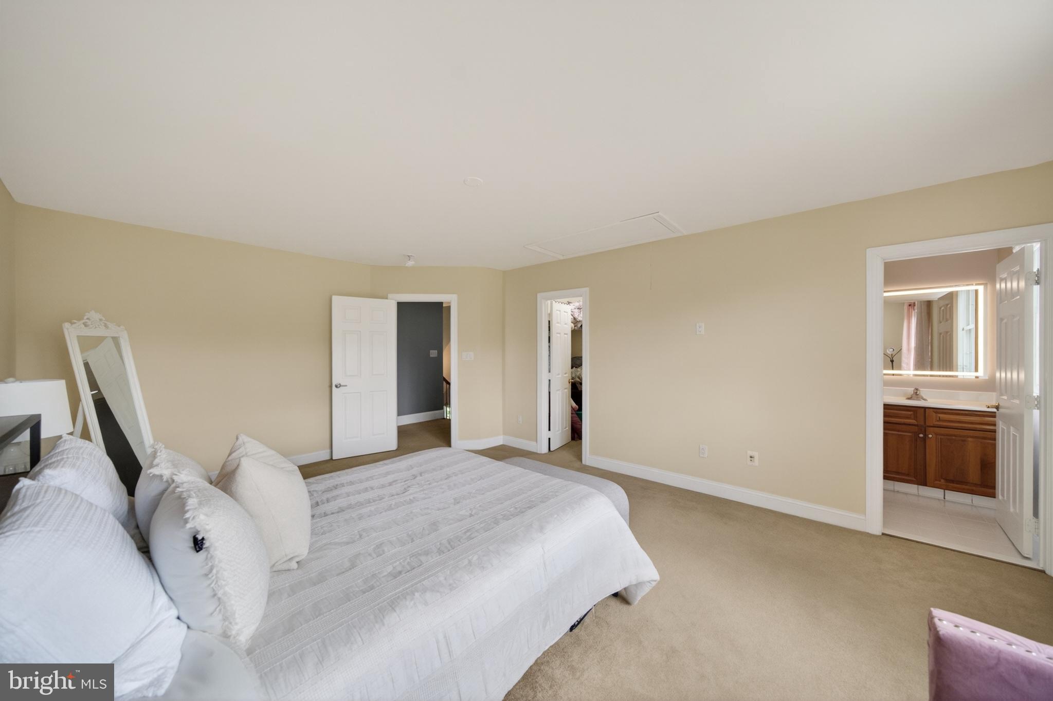 LONG MEADOW HAMLET - Residential