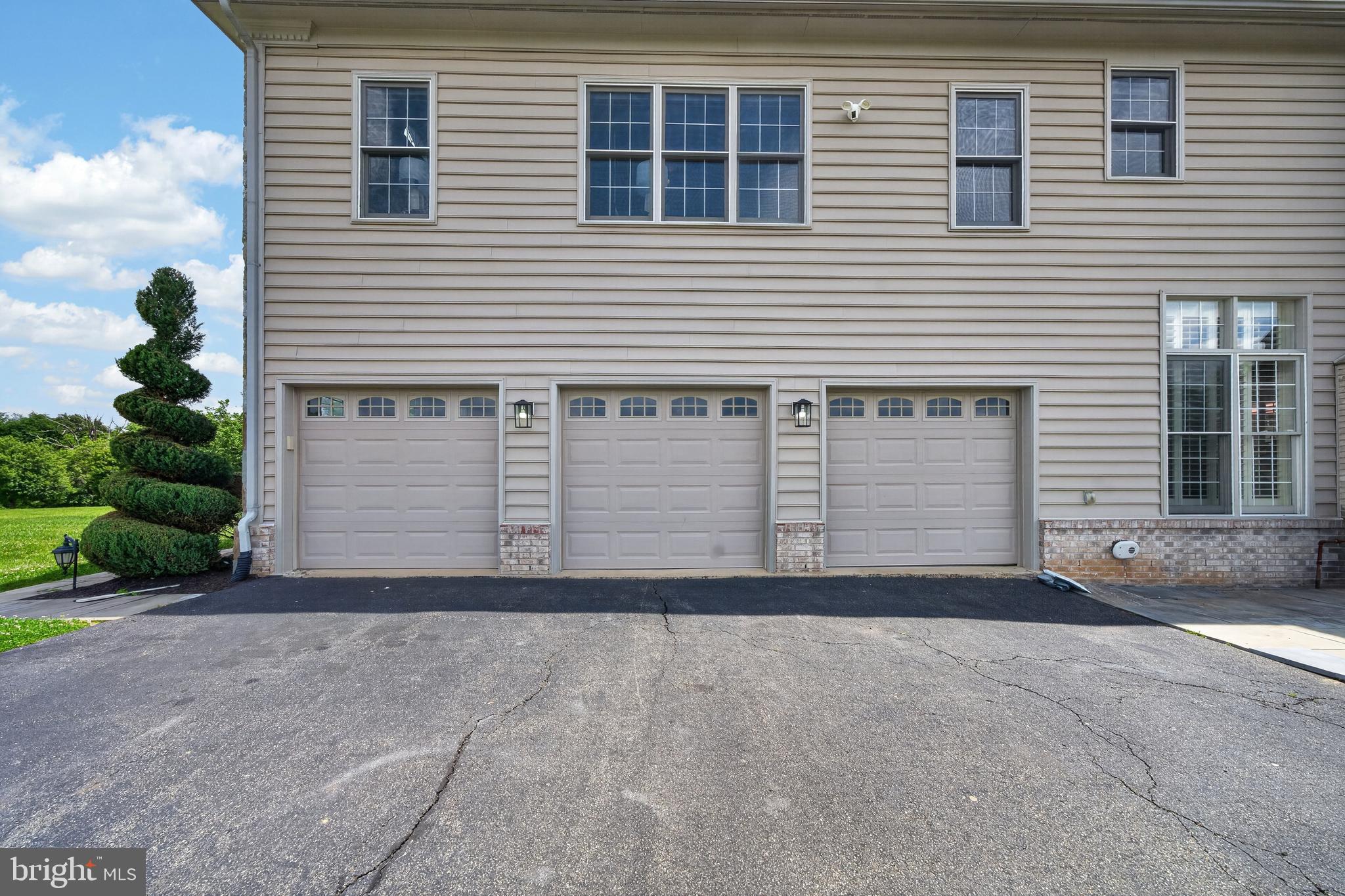 LONG MEADOW HAMLET - Residential