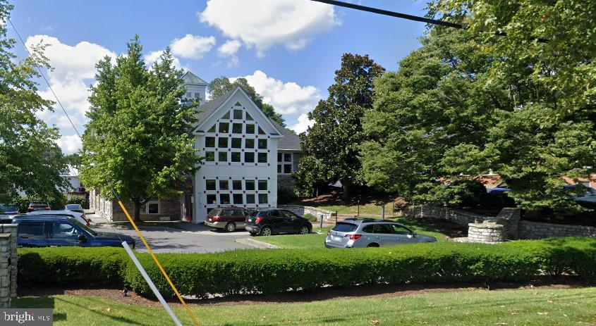 6548 SF pristine  medical office space.  Multiple treatment rooms, waiting areas, offices and  reception areas,  On site OR .  Previously operated  as an ENT office and Facial Plastics Surgical  Center.  Space easily divides so that two separate practices could operate simultaneously.  Great visibility and ample parking. zoned B2.