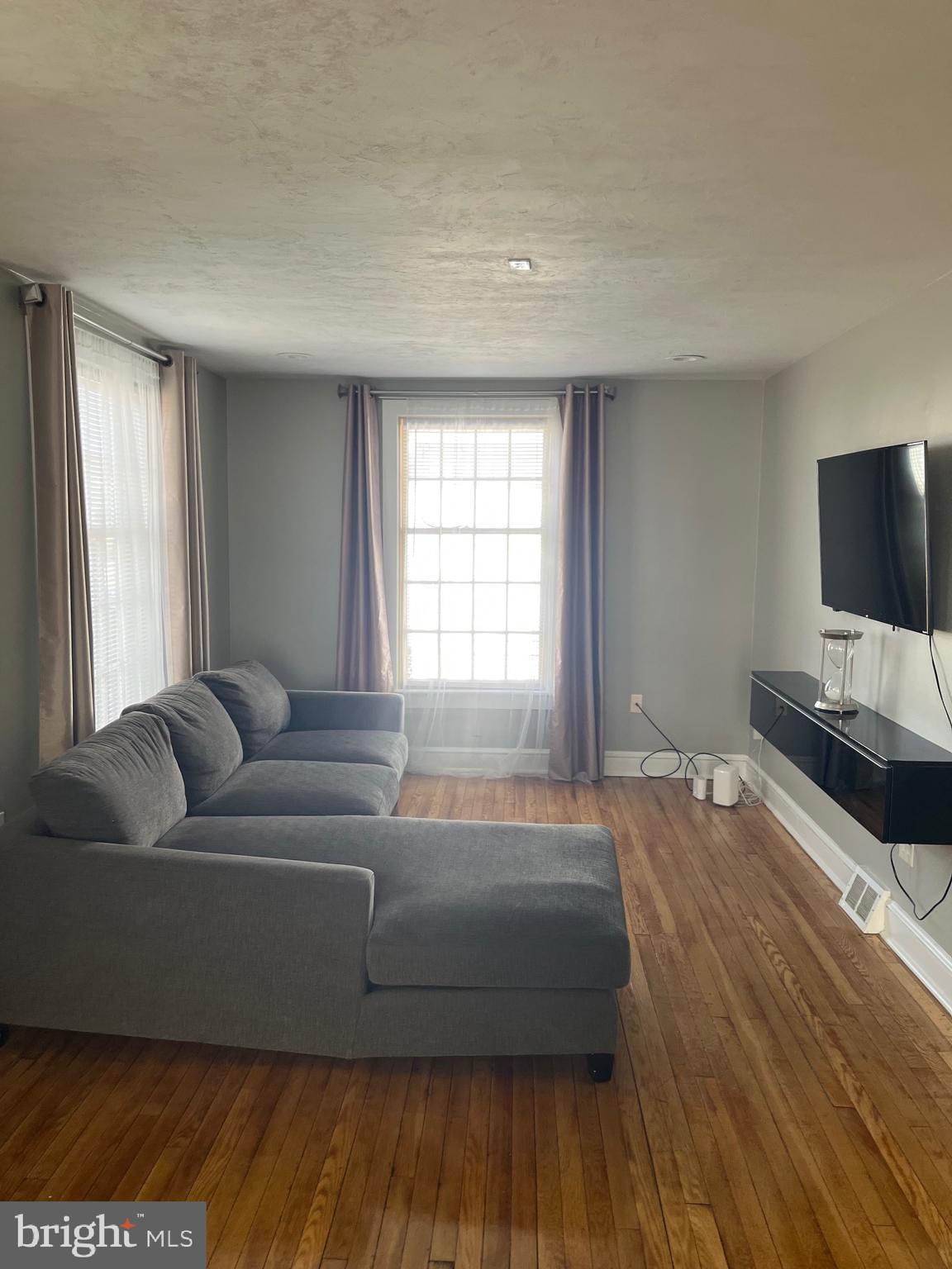 FOREST HILLS - Residential