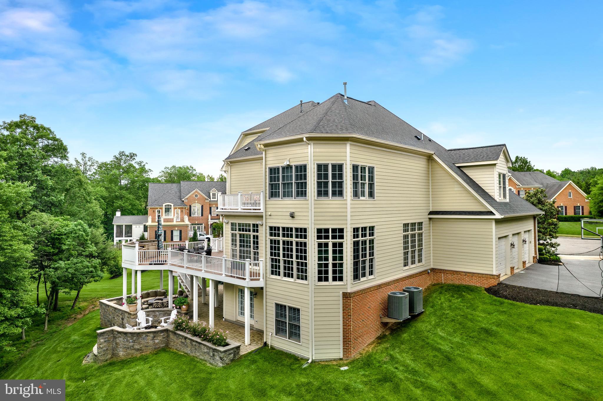 LANSDOWNE ON THE POTOMAC - Residential