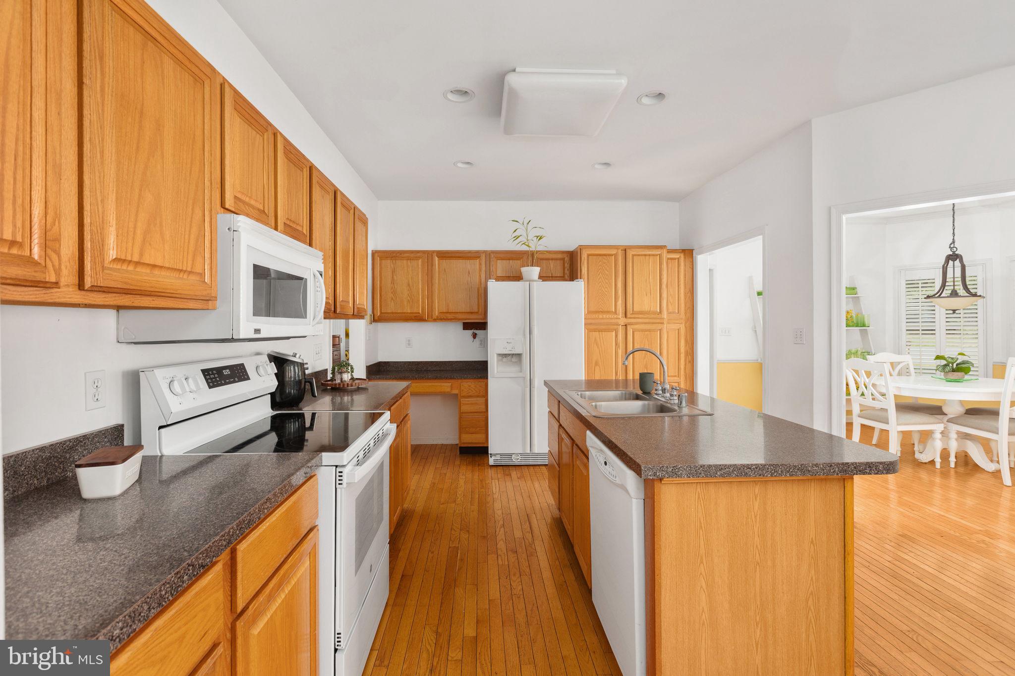 SALEM COURTS - Residential