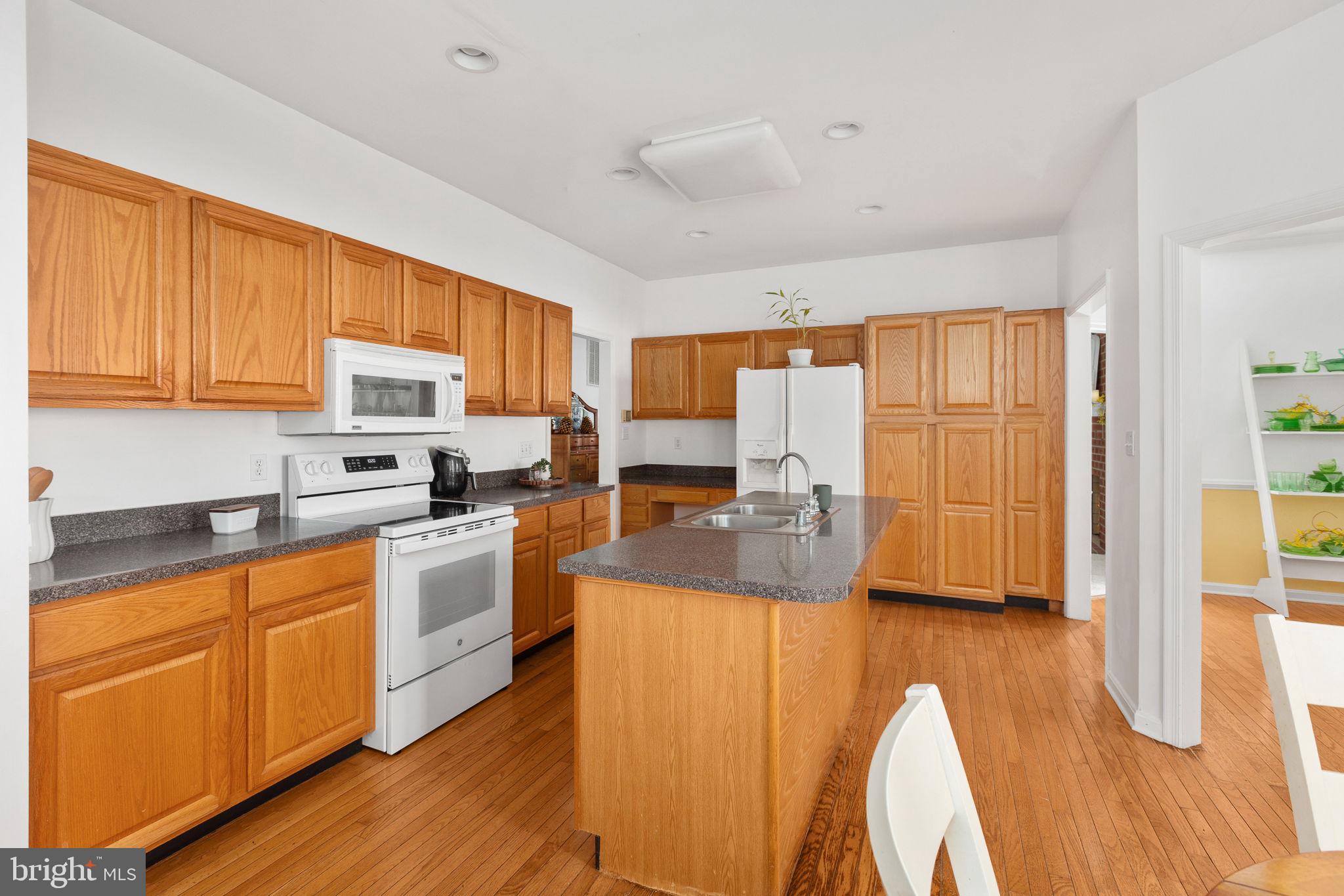 SALEM COURTS - Residential