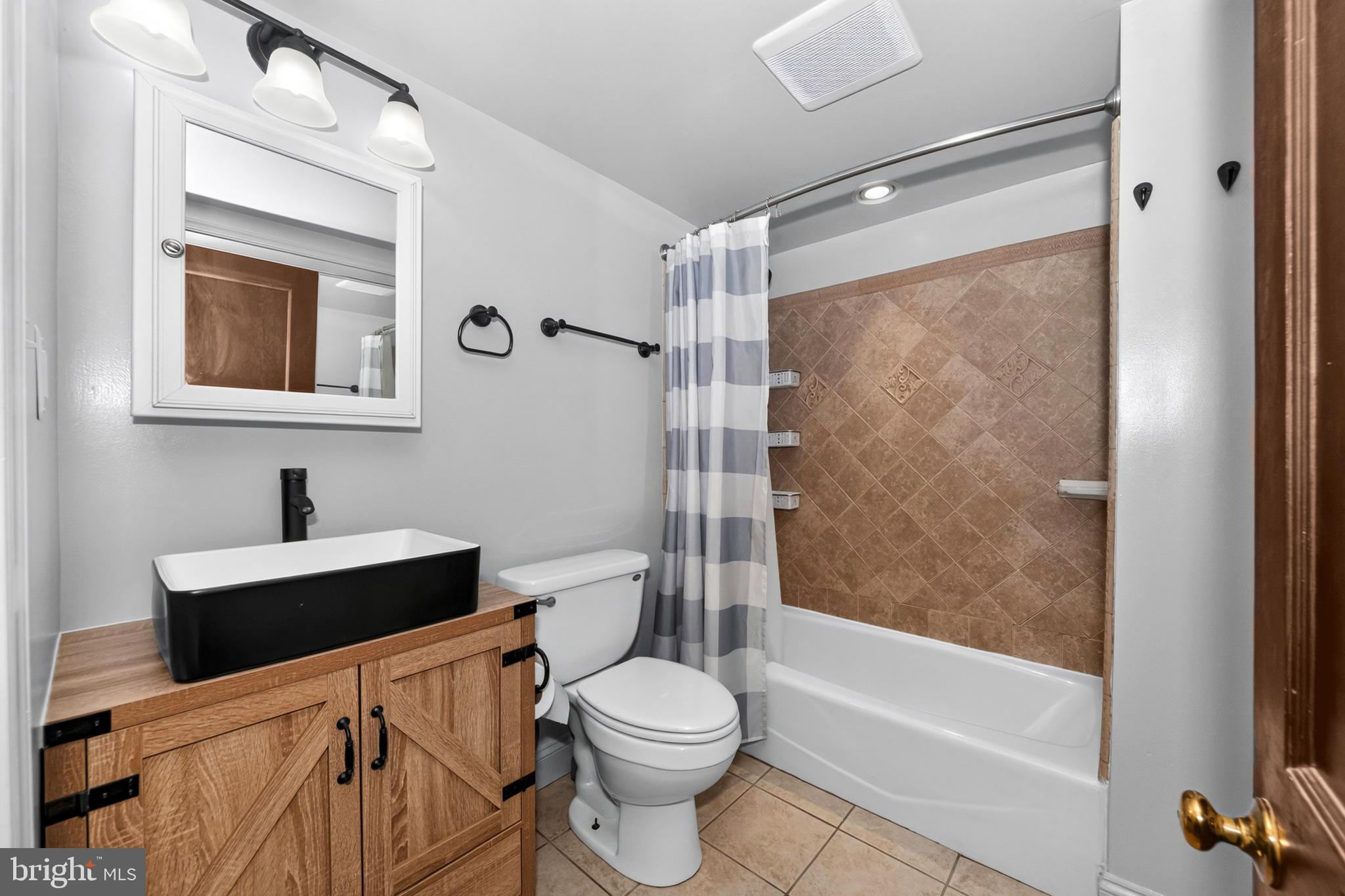 HOLLY NECK - Residential