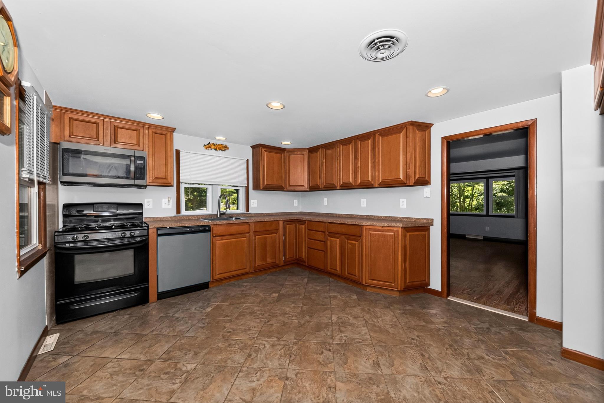 HOLLY NECK - Residential